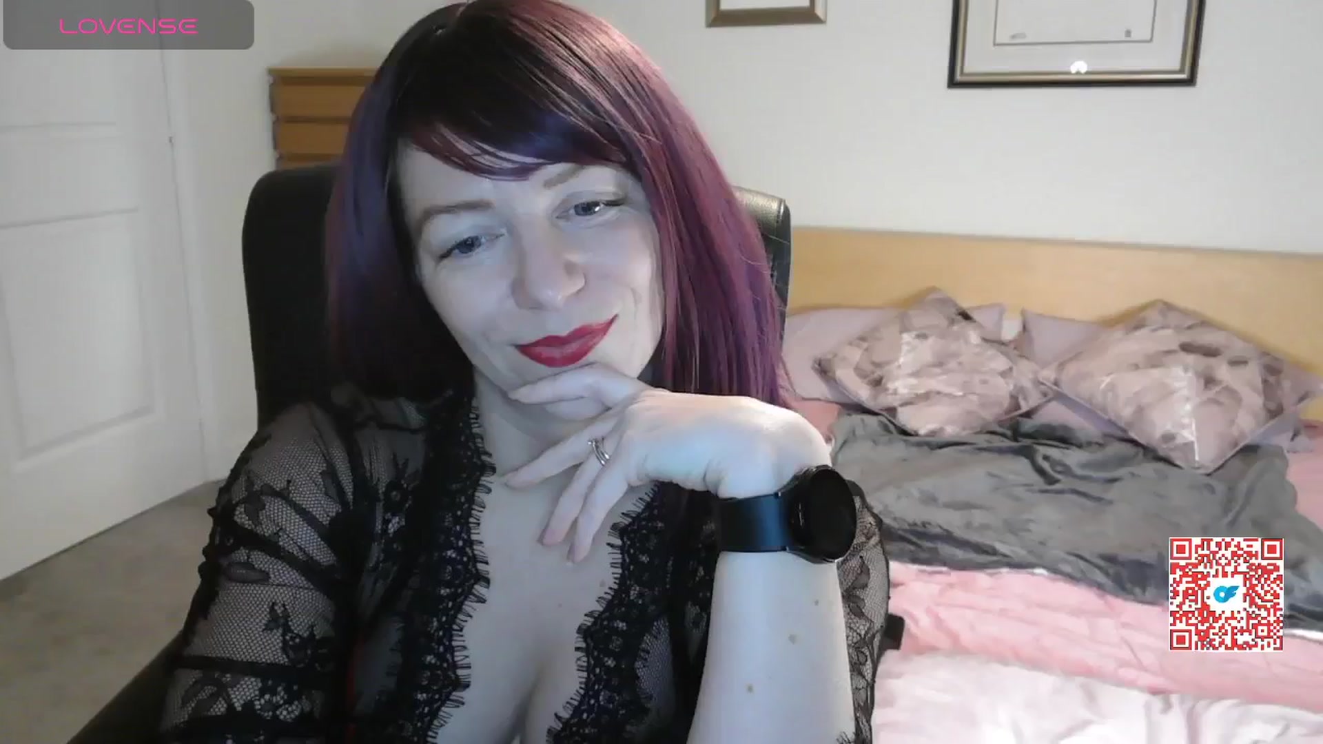 Gallery image thumbnail from size2shoes's myfreecams stream on, 12/02/2024, 17:07 image 14 of 20
