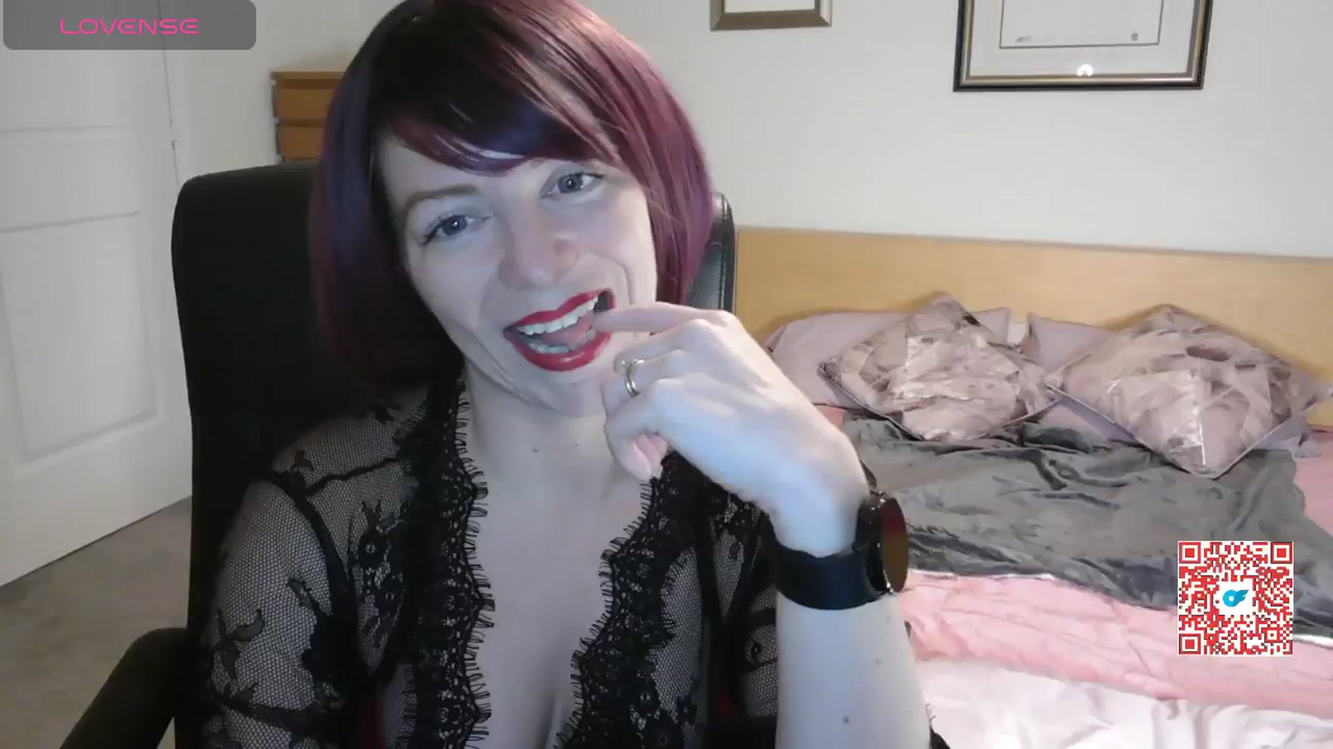 Gallery image thumbnail from size2shoes's myfreecams stream on, 12/02/2024, 17:07 image 19 of 20