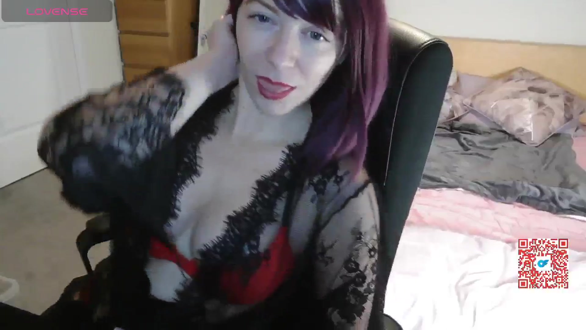 Gallery image thumbnail from size2shoes's myfreecams stream on, 12/02/2024, 18:30 image 17 of 20