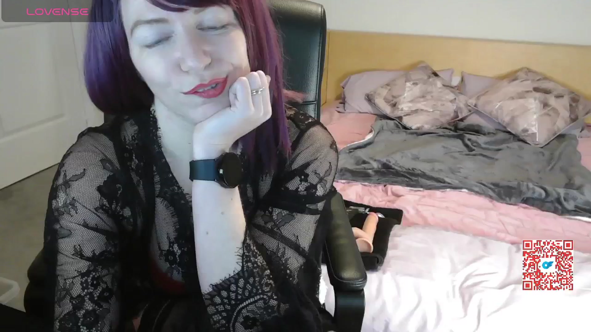 Gallery image thumbnail from size2shoes's myfreecams stream on, 12/02/2024, 18:30 image 7 of 20