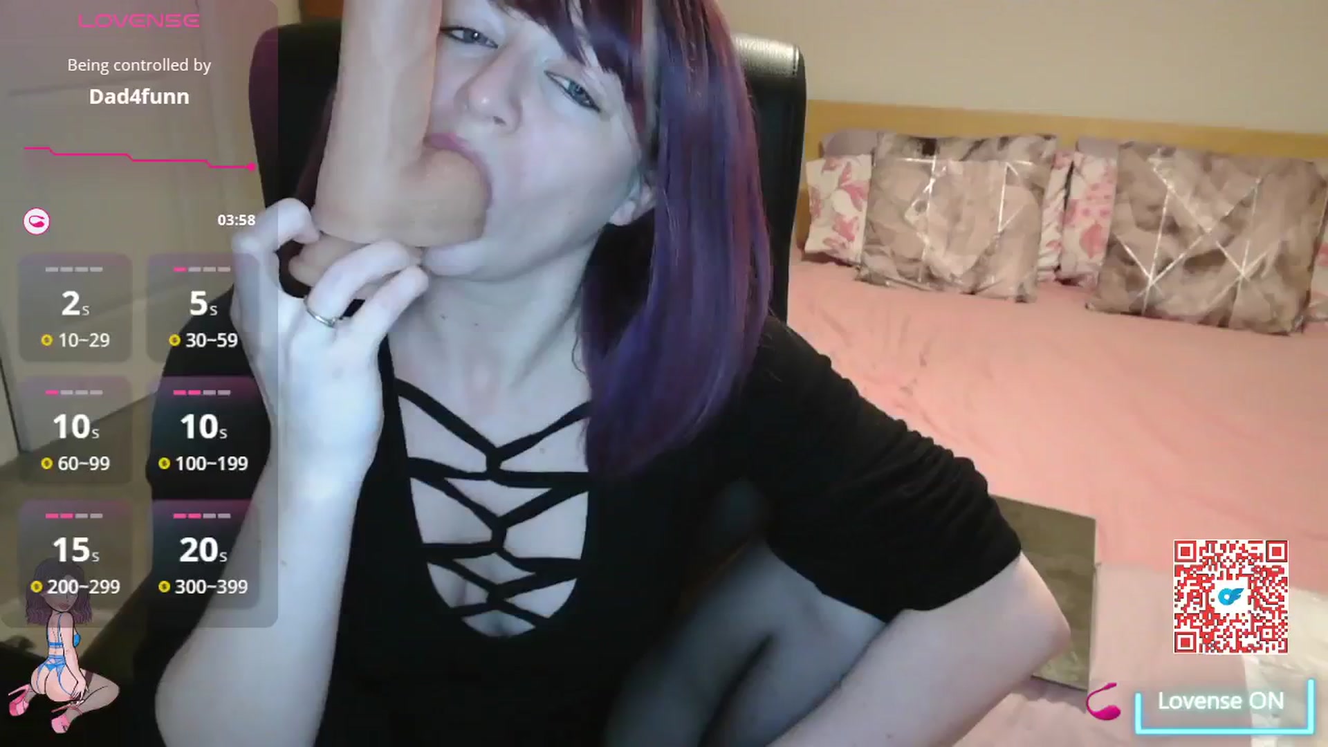 Gallery image thumbnail from size2shoes's myfreecams stream on, 12/10/2024, 19:16 image 13 of 20