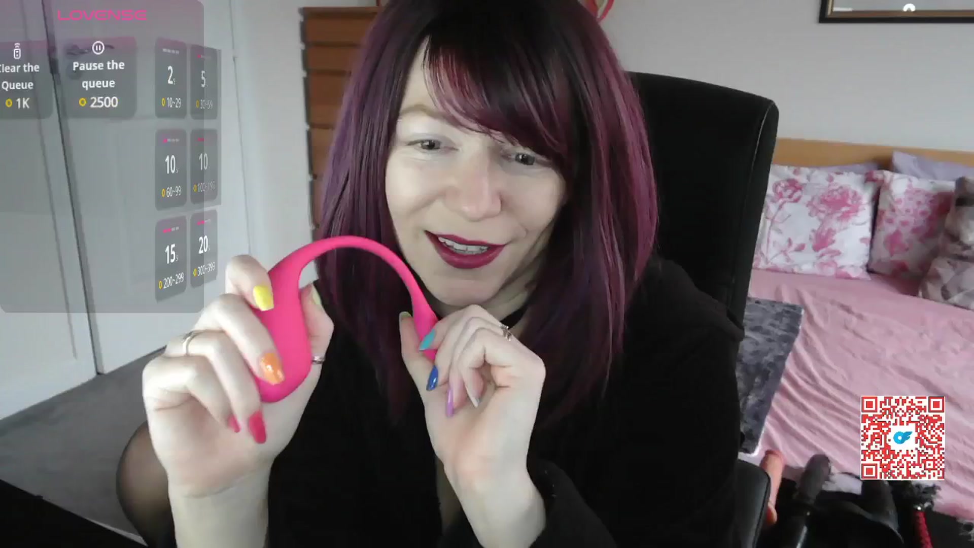 Gallery image thumbnail from size2shoes's myfreecams stream on, 12/20/2024, 16:12 image 2 of 20