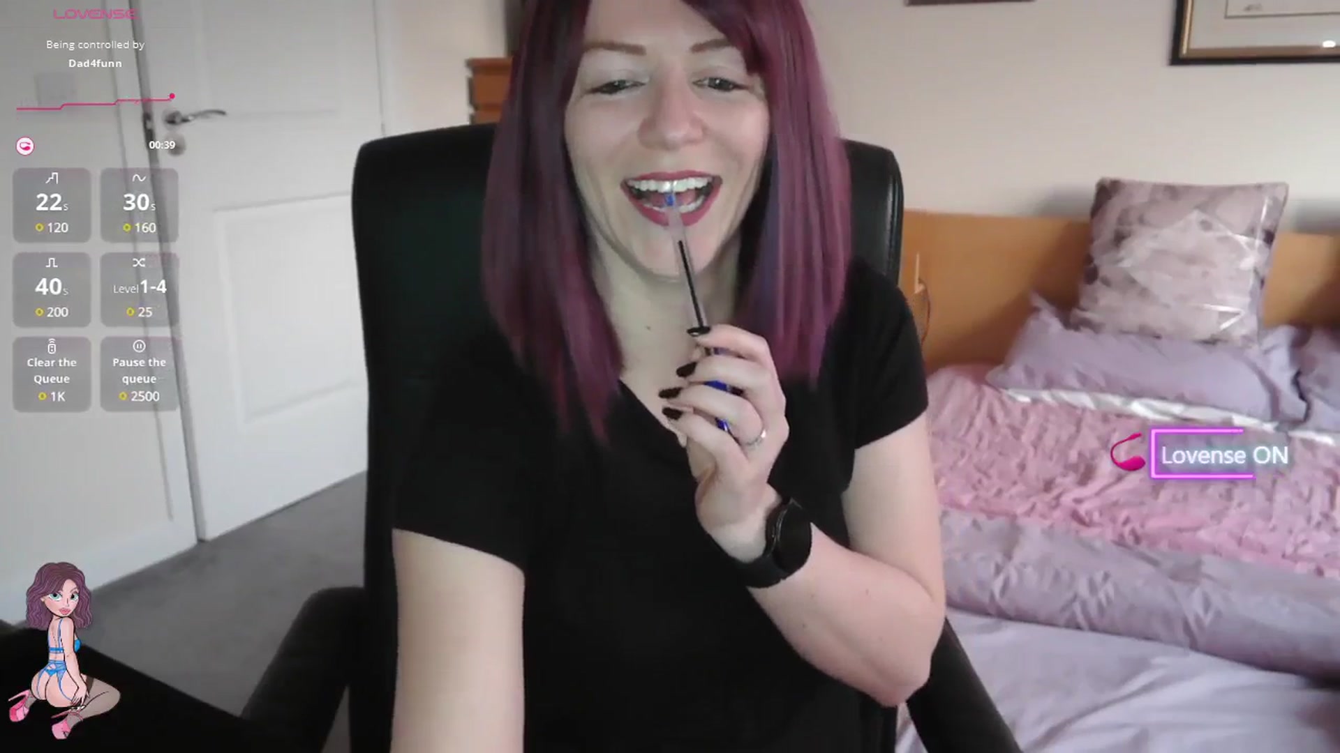 Gallery image thumbnail from size2shoes's myfreecams stream on, 04/19/2025, 23:28 image 2 of 20