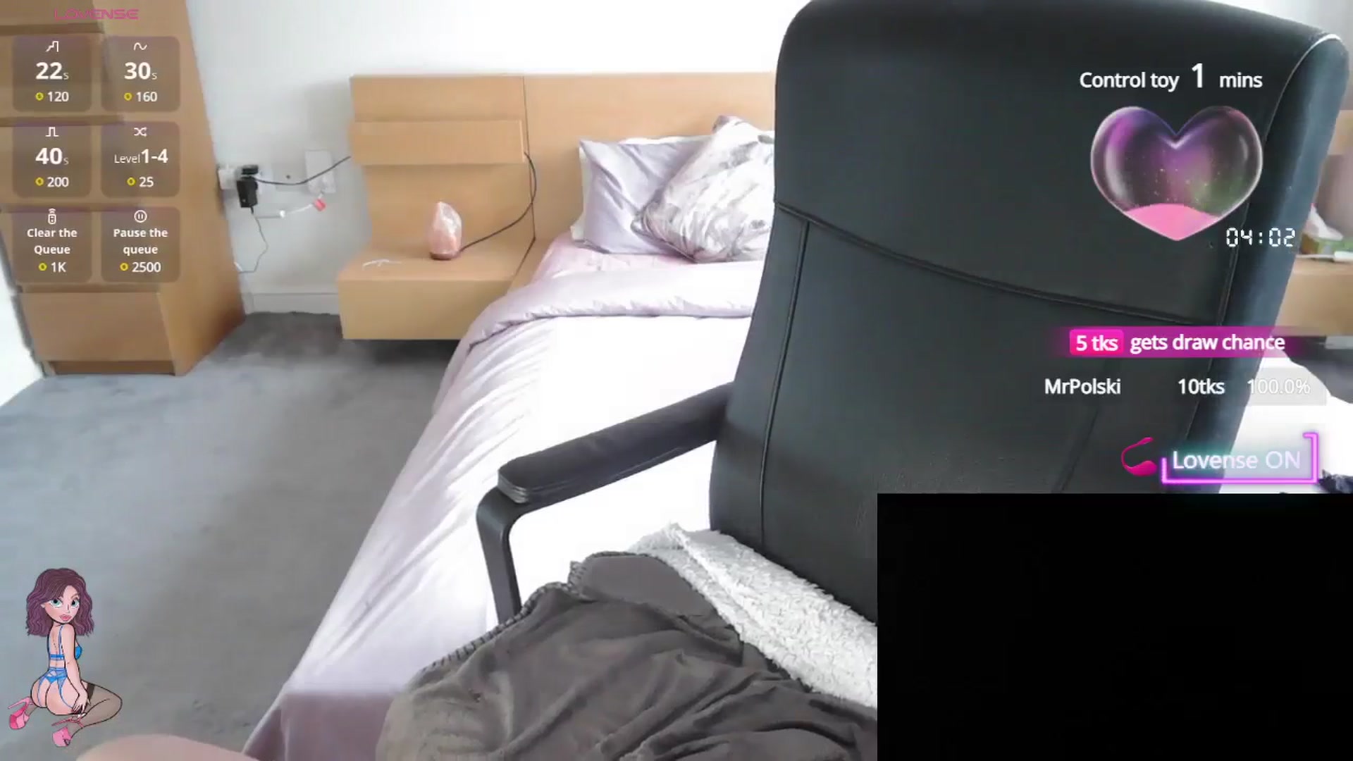 Gallery image thumbnail from size2shoes's myfreecams stream on, 05/15/2025, 18:20 image 12 of 20