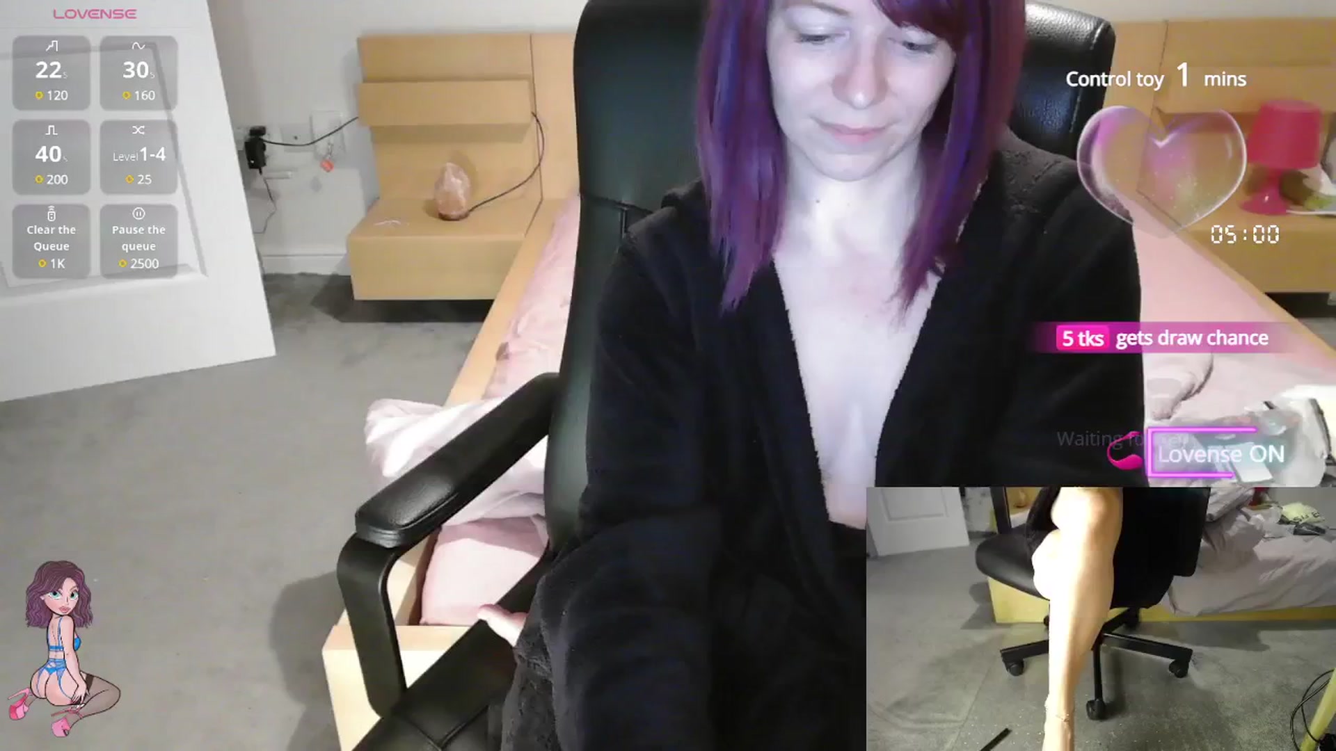 Gallery image thumbnail from size2shoes's myfreecams stream on, 05/17/2025, 01:38 image 14 of 20