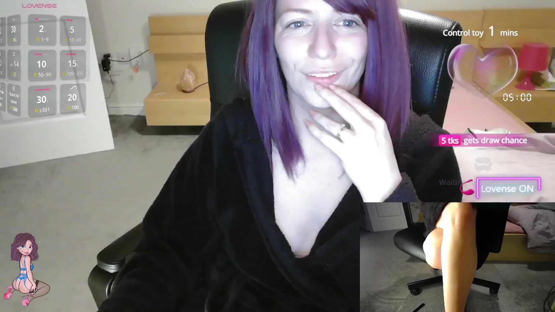Gallery image thumbnail from size2shoes's myfreecams stream on, 05/17/2025, 01:38 image 1 of 20