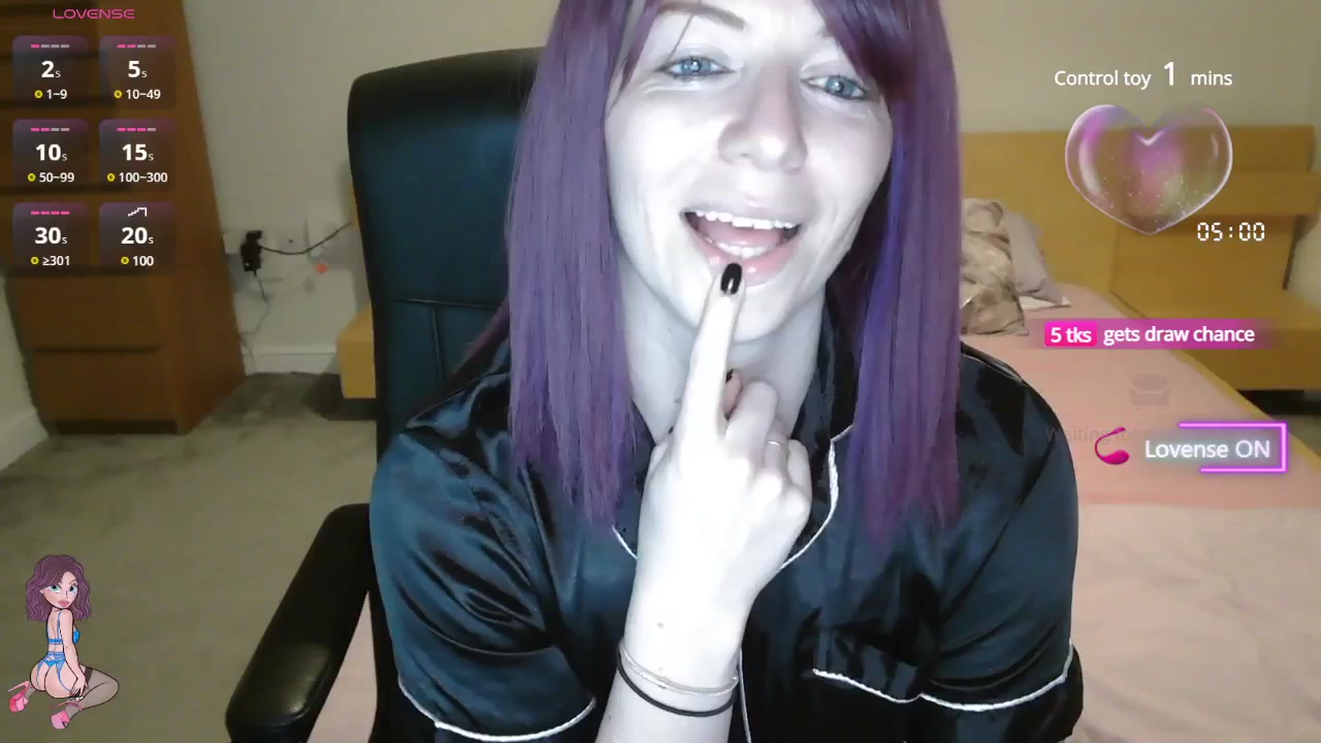 Gallery image thumbnail from size2shoes's myfreecams stream on, 05/20/2025, 20:58 image 13 of 20
