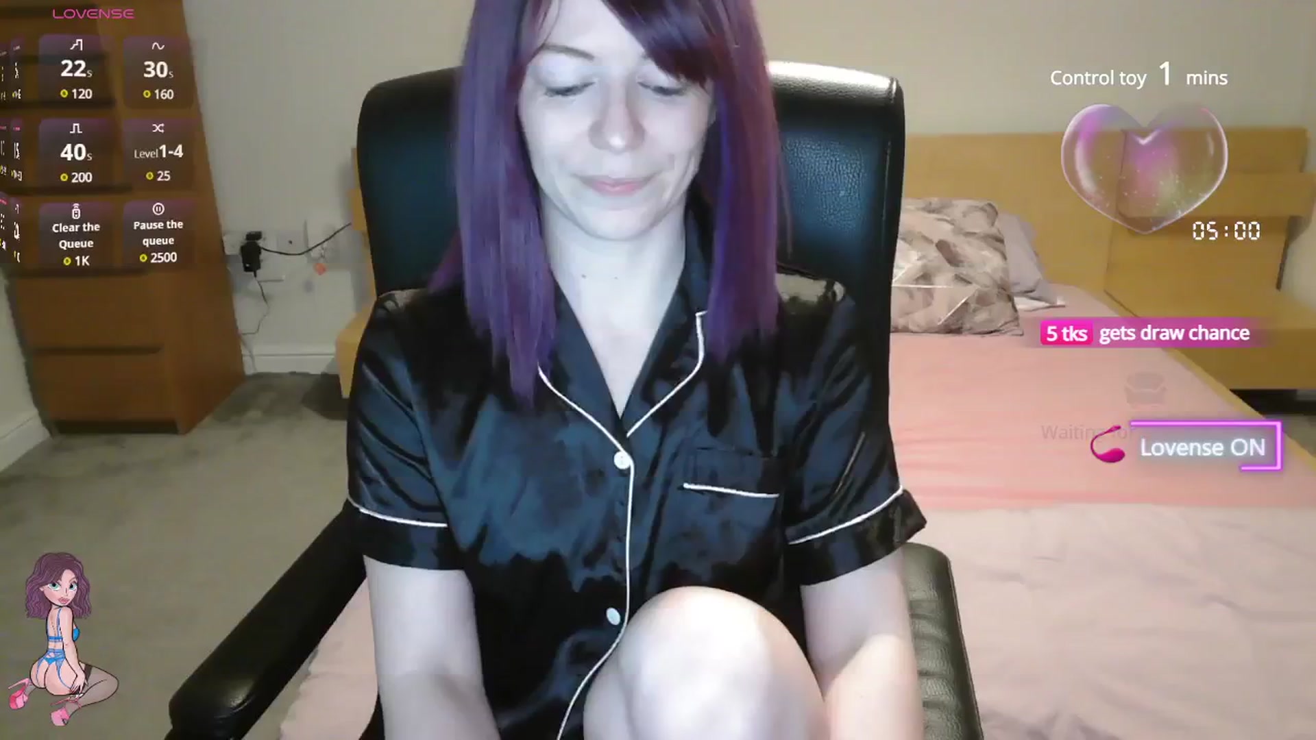 Gallery image thumbnail from size2shoes's myfreecams stream on, 05/20/2025, 20:58 image 17 of 20
