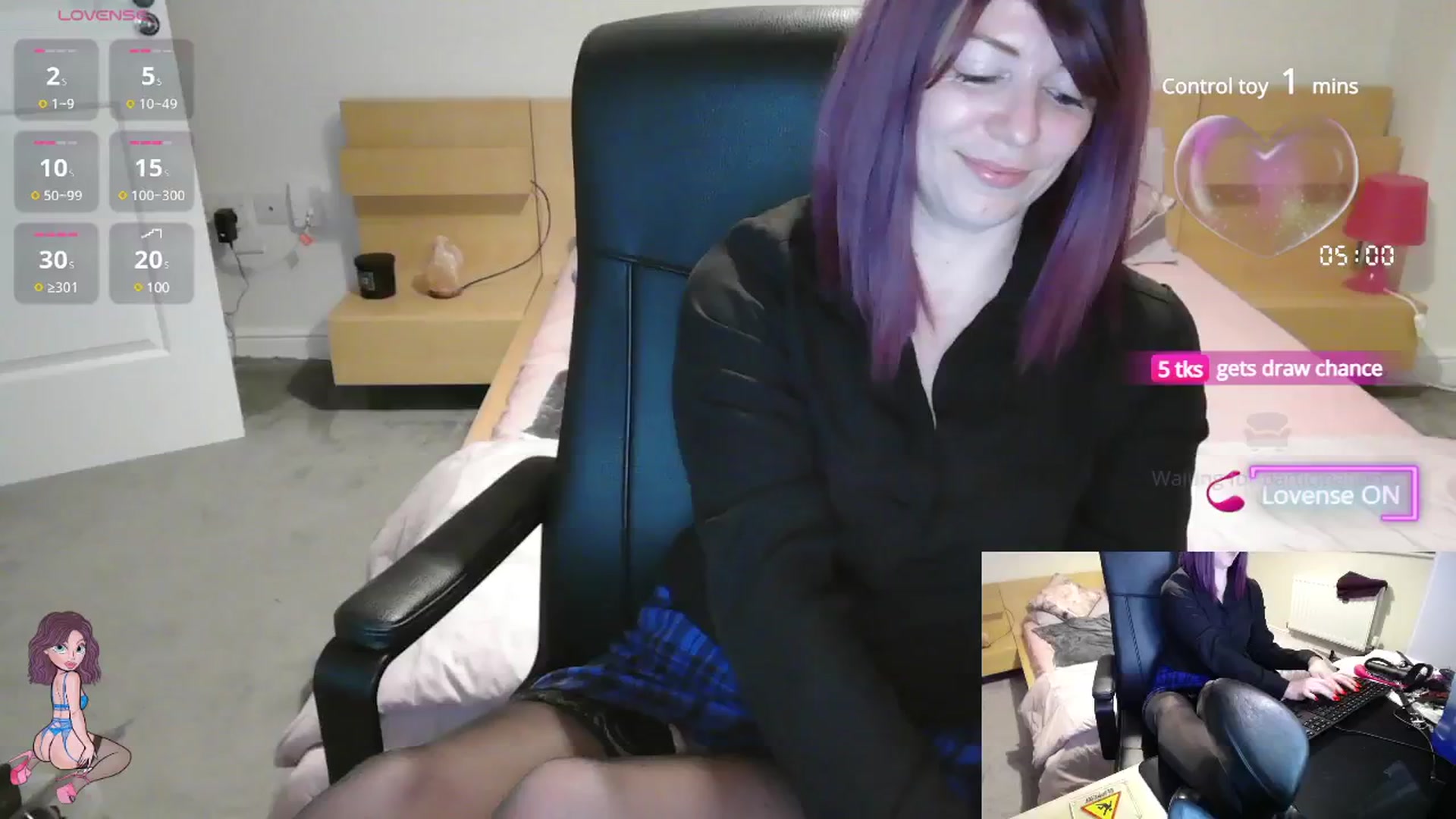 Gallery image thumbnail from size2shoes's myfreecams stream on, 06/05/2025, 23:41 image 1 of 20