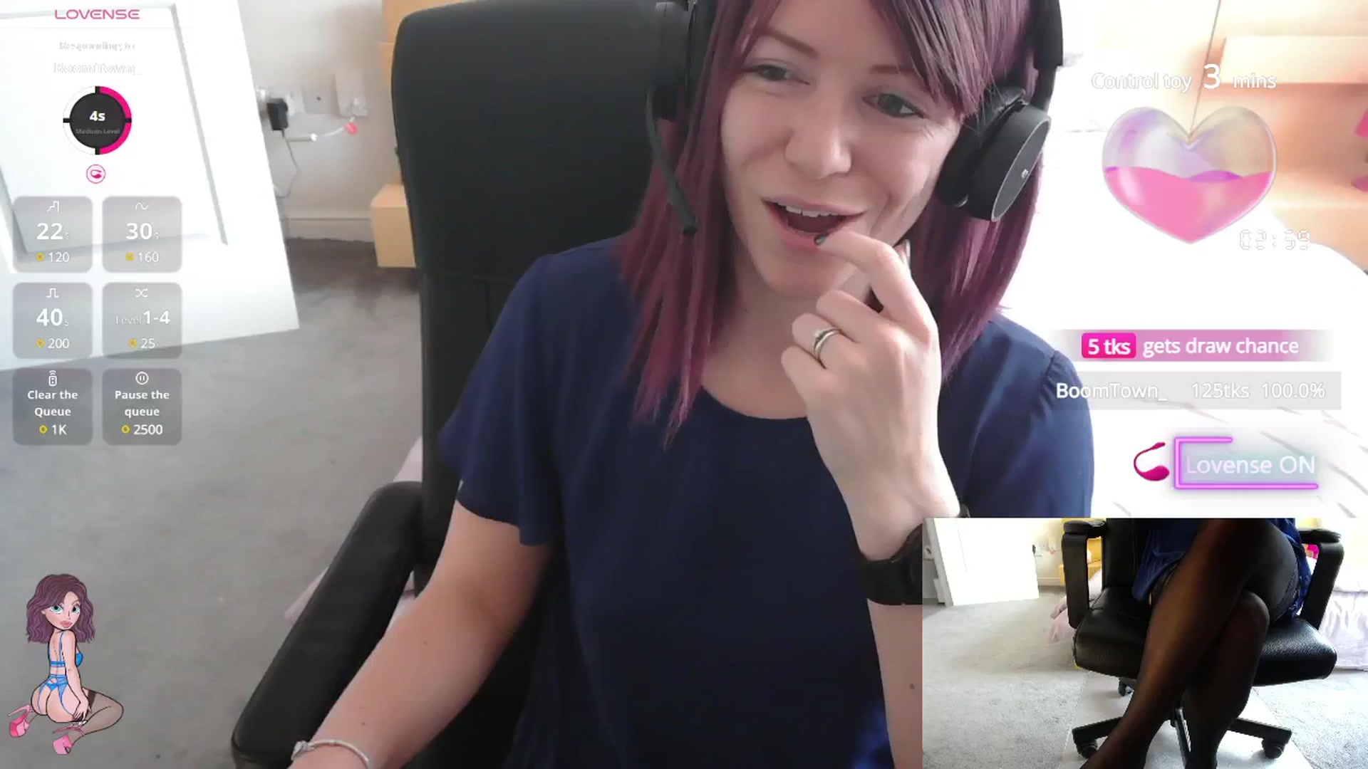 Gallery image thumbnail from size2shoes's myfreecams stream on, 06/13/2025, 13:52 image 6 of 20