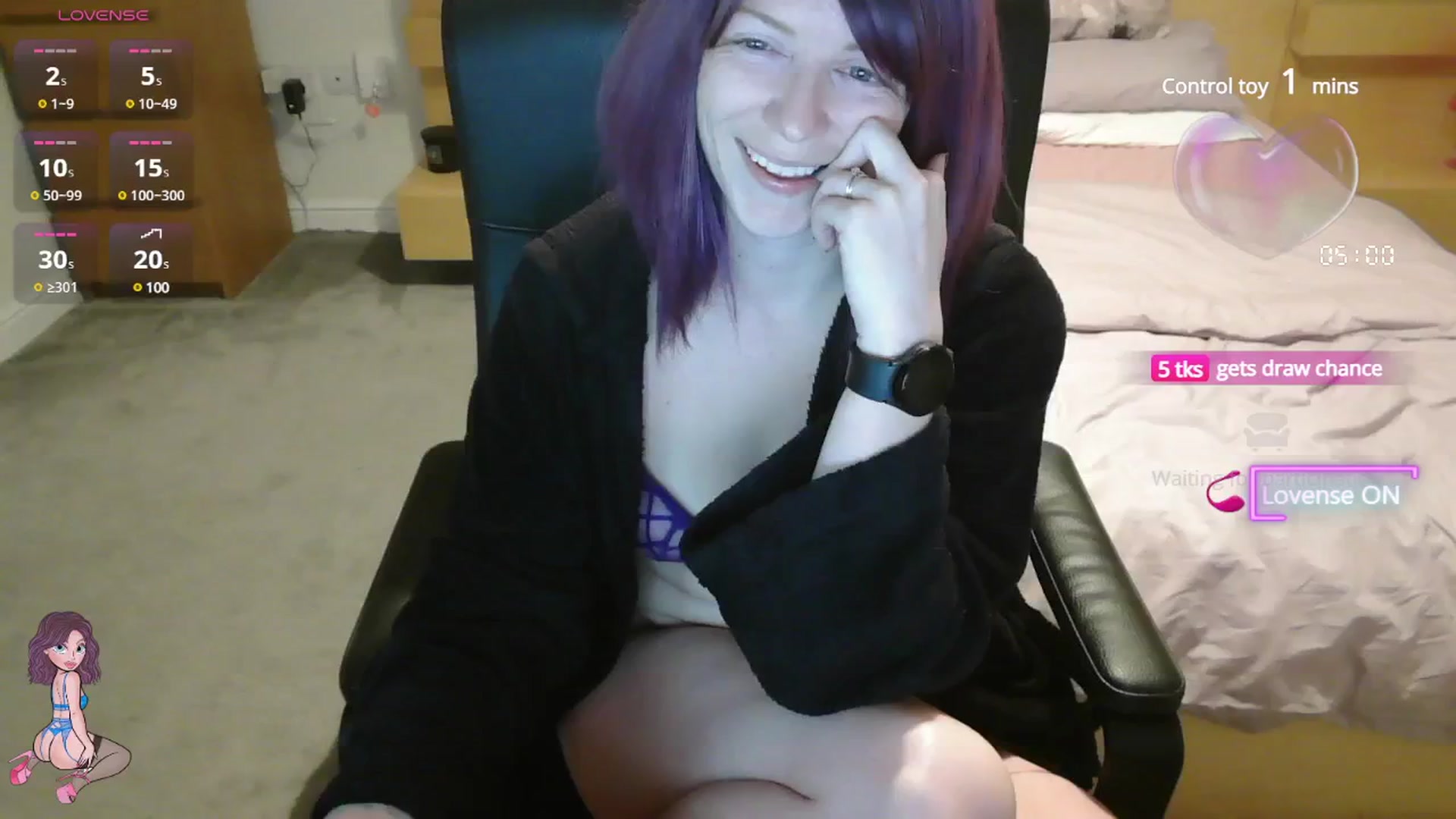 Gallery image thumbnail from size2shoes's myfreecams stream on, 06/15/2025, 24:02 image 3 of 20