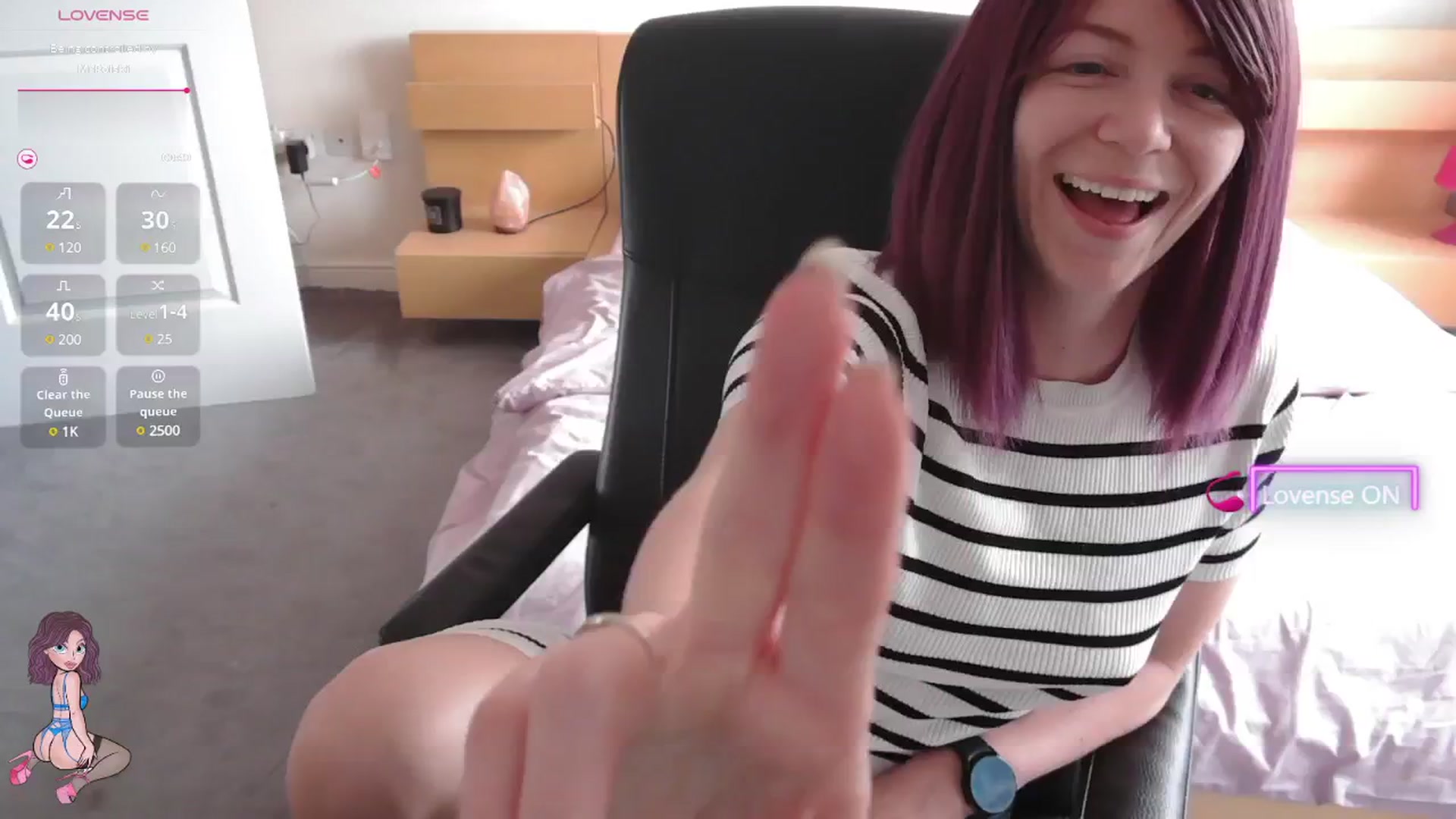 Gallery image thumbnail from size2shoes's myfreecams stream on, 06/17/2025, 15:08 image 3 of 20