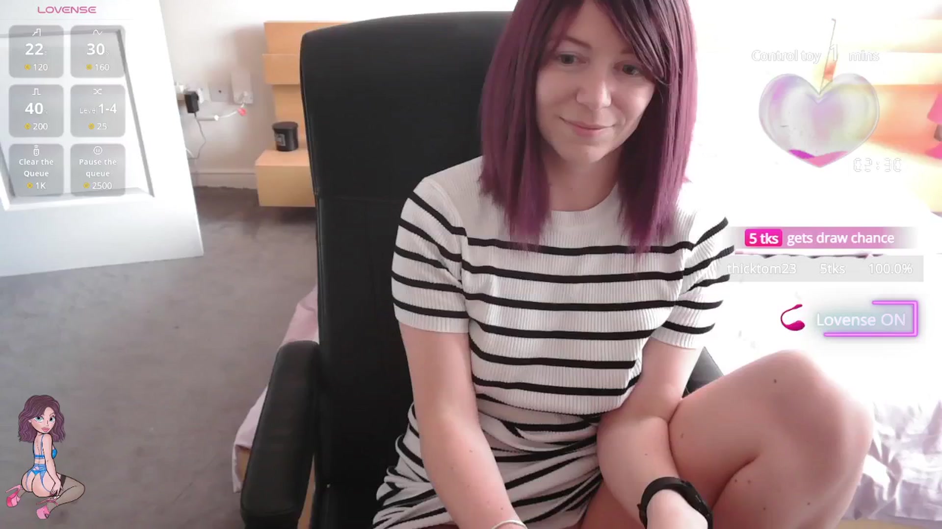 Gallery image thumbnail from size2shoes's myfreecams stream on, 06/17/2025, 15:08 image 12 of 20
