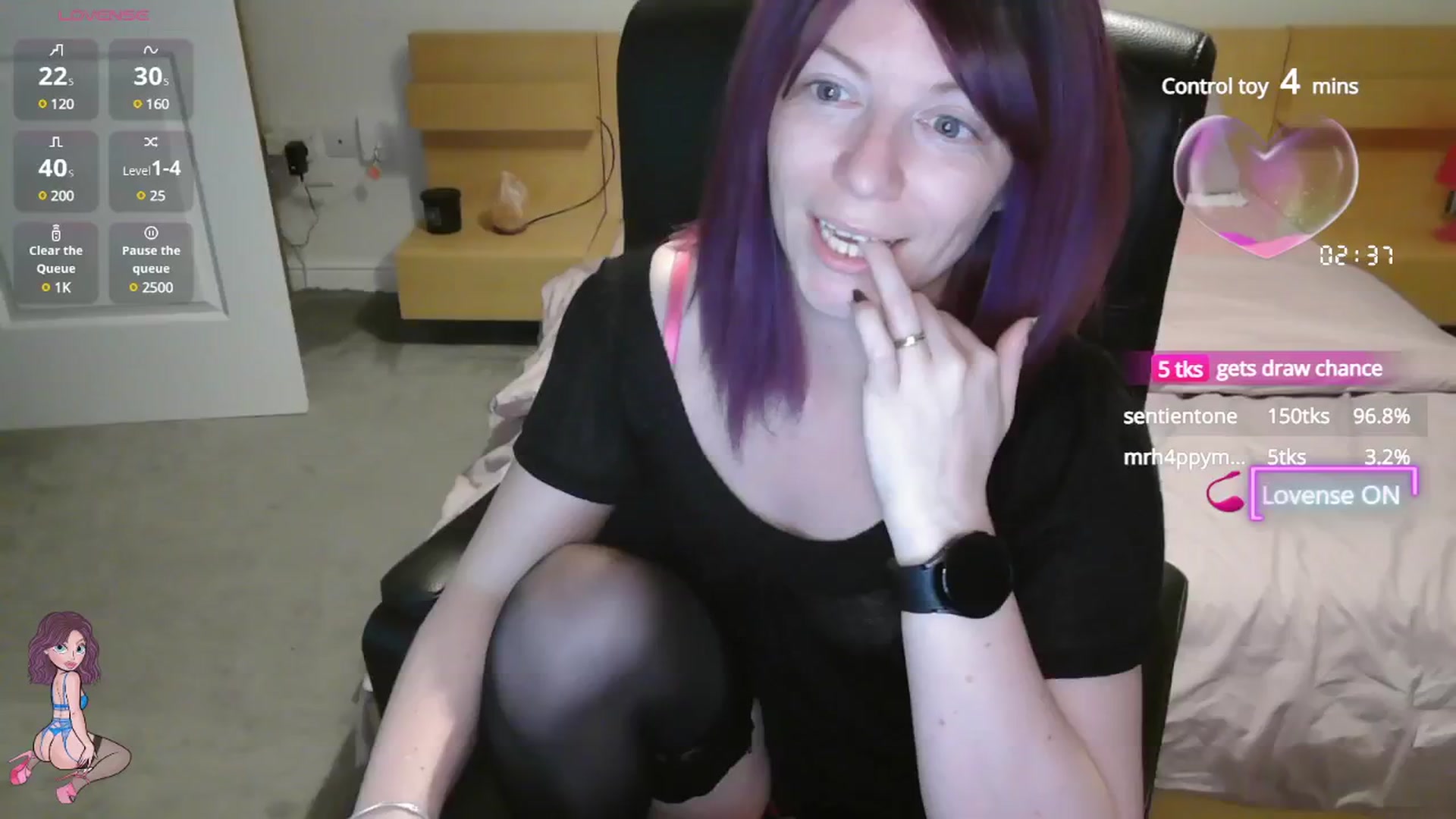 Gallery image thumbnail from size2shoes's myfreecams stream on, 06/17/2025, 22:18 image 9 of 20