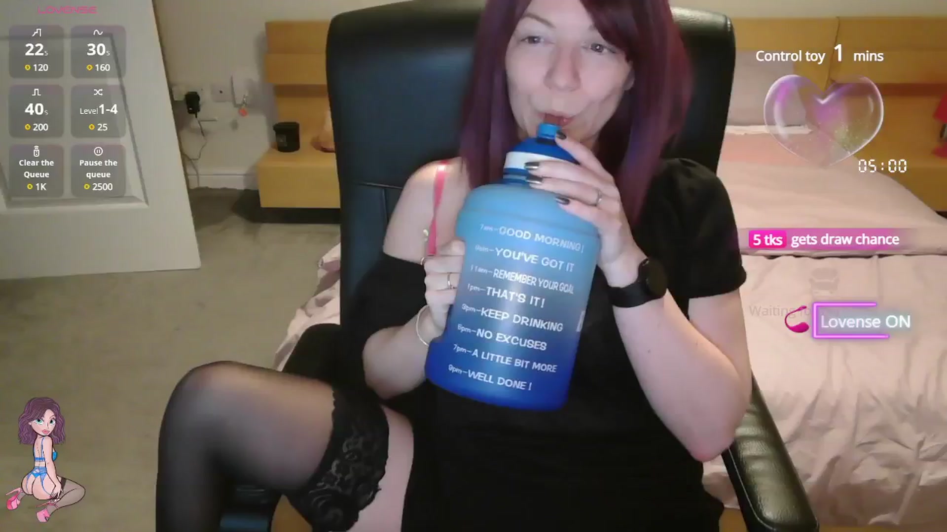 Gallery image thumbnail from size2shoes's myfreecams stream on, 06/17/2025, 22:18 image 12 of 20