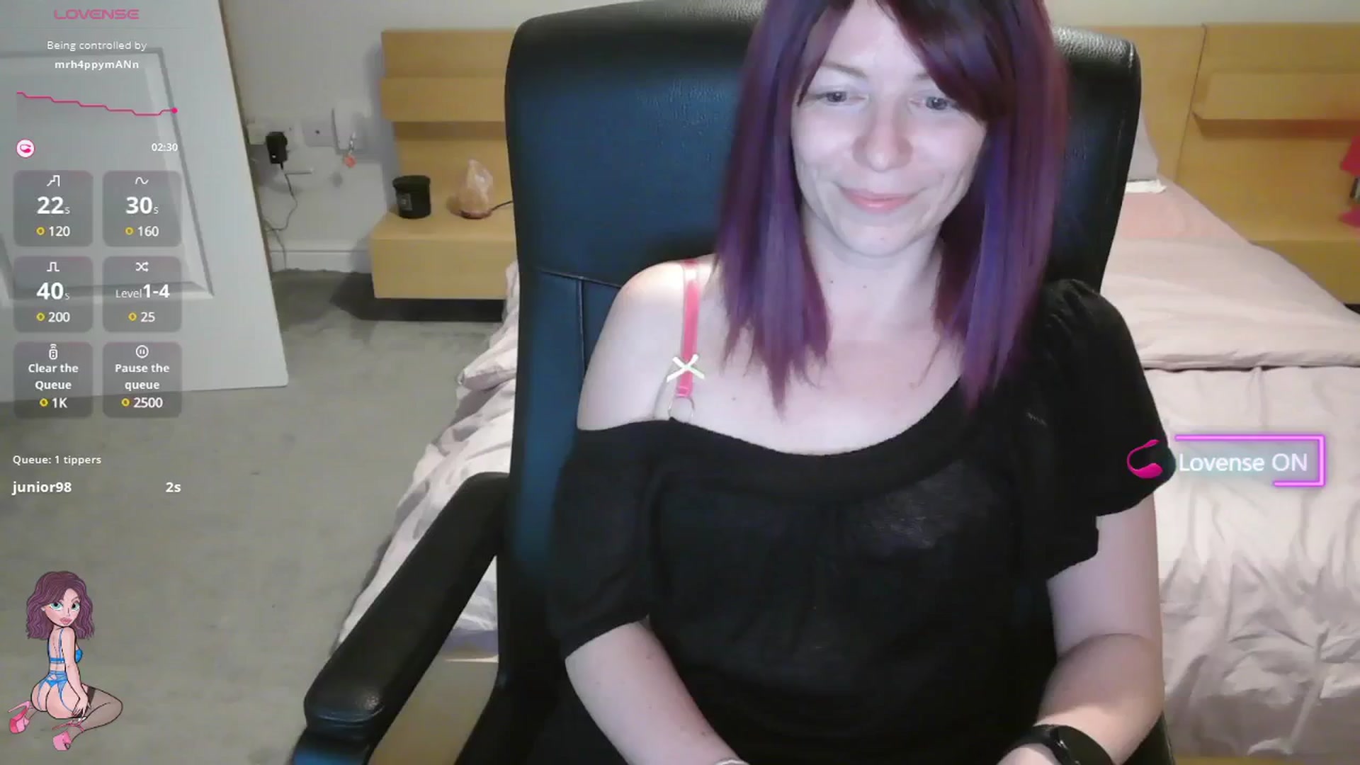 Gallery image thumbnail from size2shoes's myfreecams stream on, 06/17/2025, 22:18 image 11 of 20