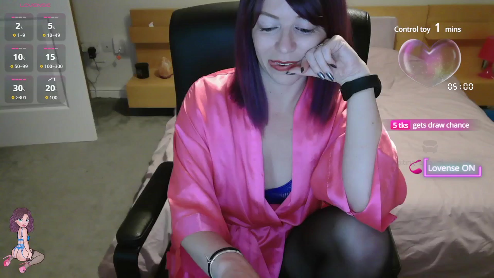 Gallery image thumbnail from size2shoes's myfreecams stream on, 07/06/2025, 01:27 image 3 of 20