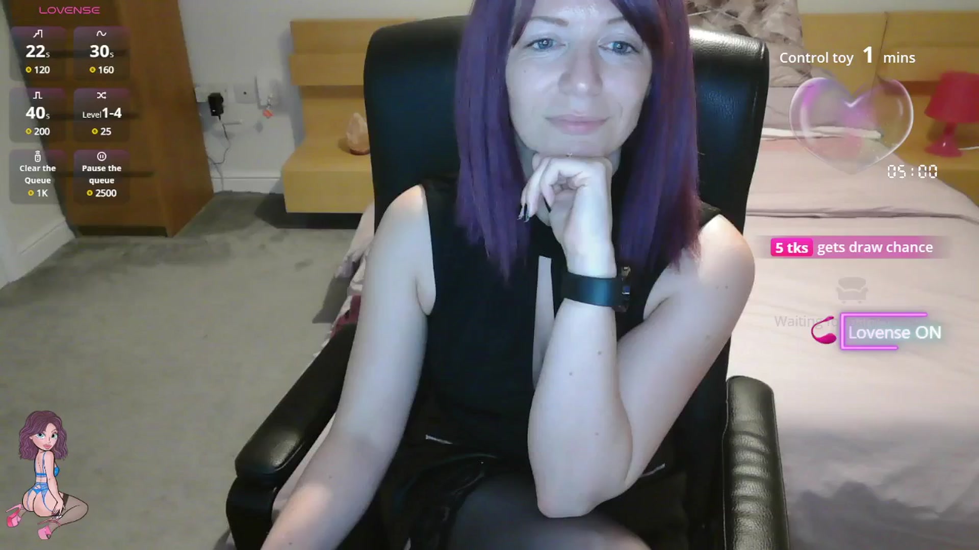 Gallery image thumbnail from size2shoes's myfreecams stream on, 07/17/2025, 22:06 image 16 of 20