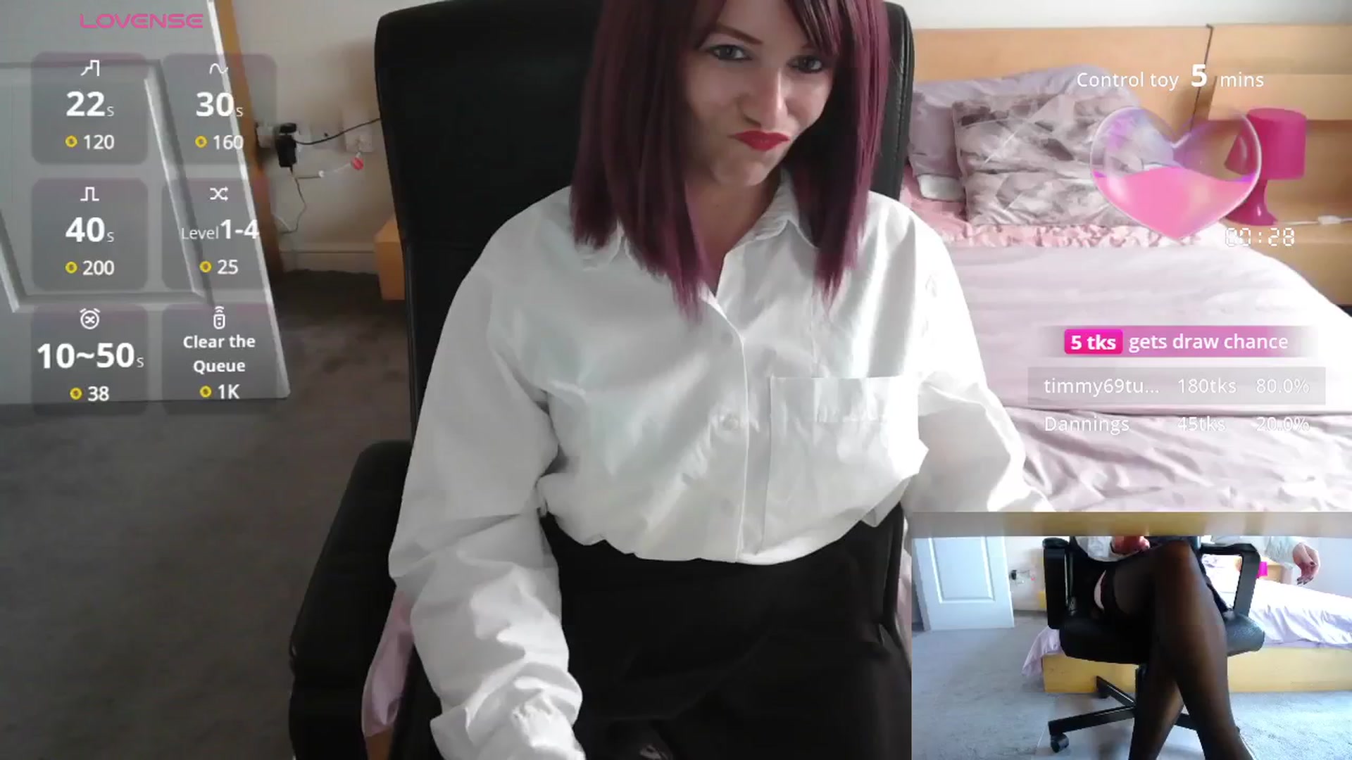 Gallery image thumbnail from size2shoes's myfreecams stream on, 07/23/2025, 16:22 image 13 of 20