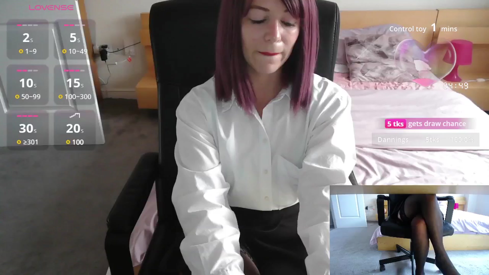 Gallery image thumbnail from size2shoes's myfreecams stream on, 07/23/2025, 16:22 image 12 of 20