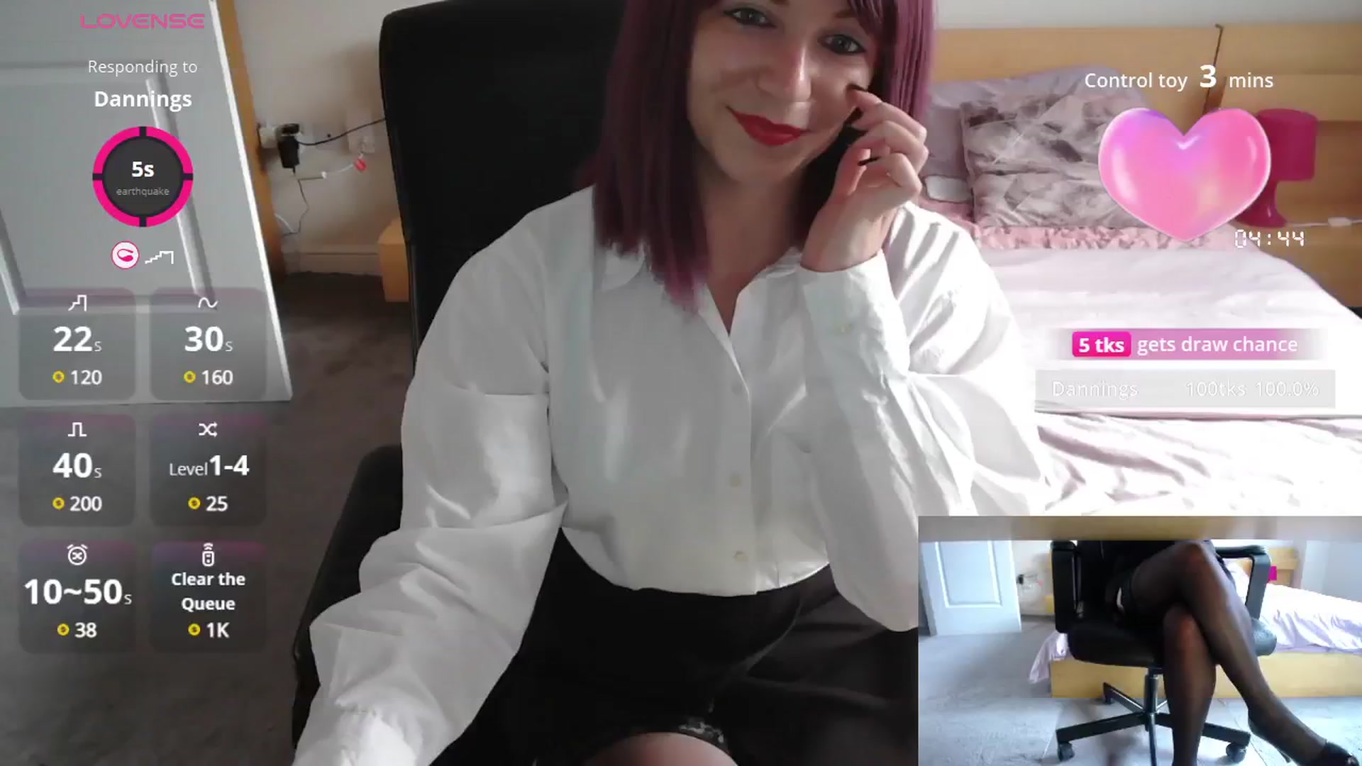 Gallery image thumbnail from size2shoes's myfreecams stream on, 07/23/2025, 16:22 image 10 of 20