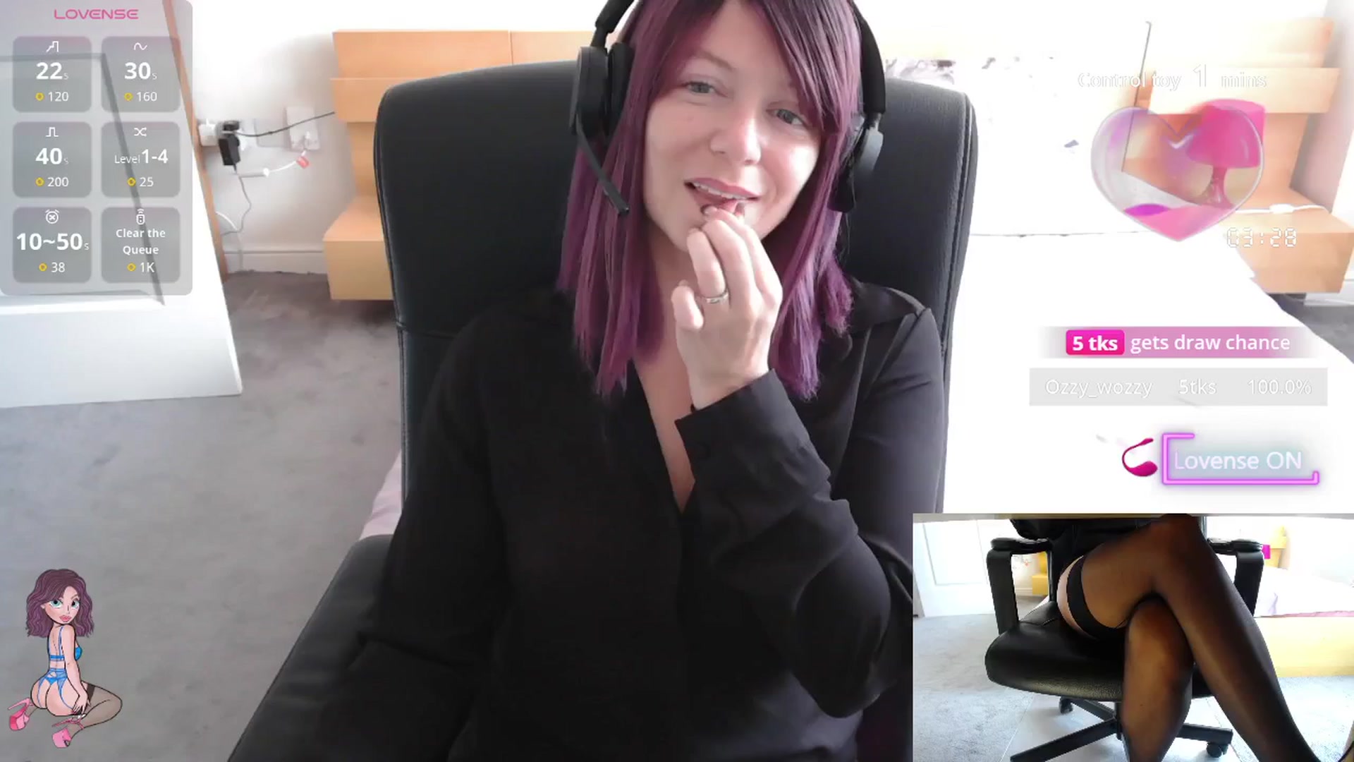 Gallery image thumbnail from size2shoes's myfreecams stream on, 08/14/2025, 12:58 image 10 of 20
