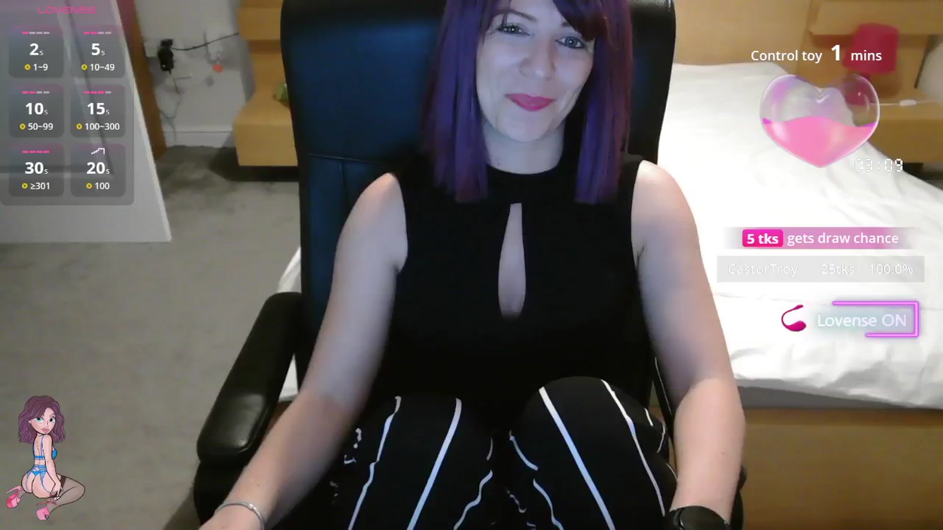 Gallery image thumbnail from size2shoes's myfreecams stream on, 08/20/2025, 01:06 image 18 of 20
