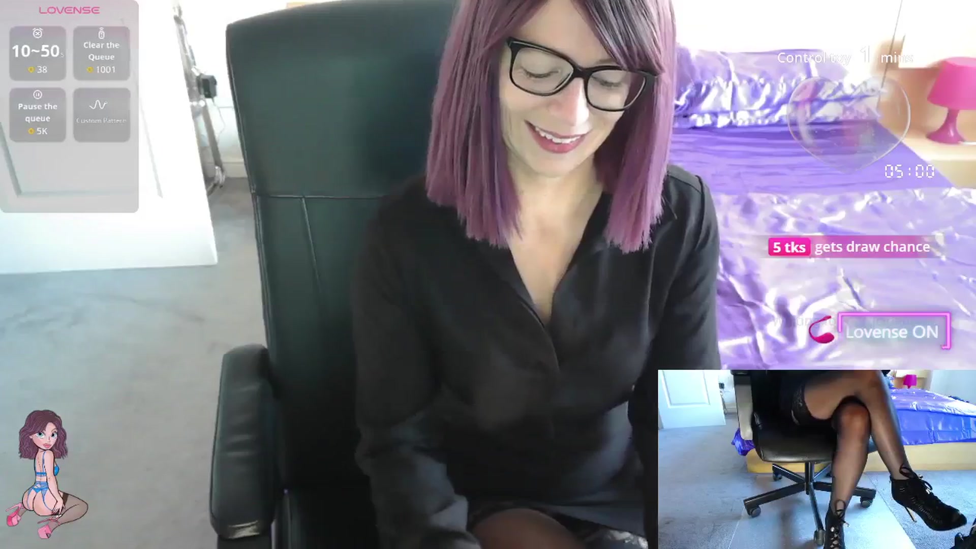 Gallery image thumbnail from size2shoes's myfreecams stream on, 09/04/2025, 10:47 image 12 of 20