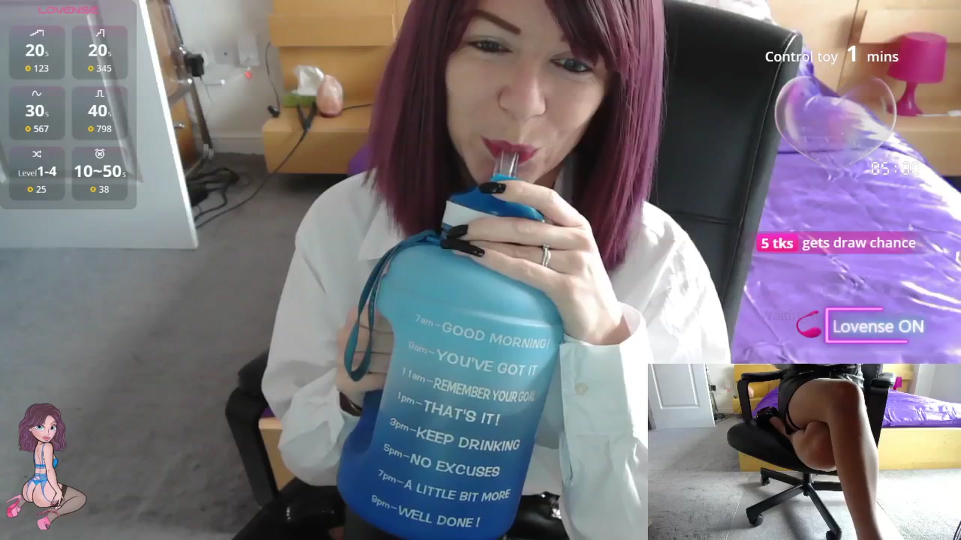 Gallery image thumbnail from size2shoes's myfreecams stream on, 09/16/2025, 11:44 image 2 of 20