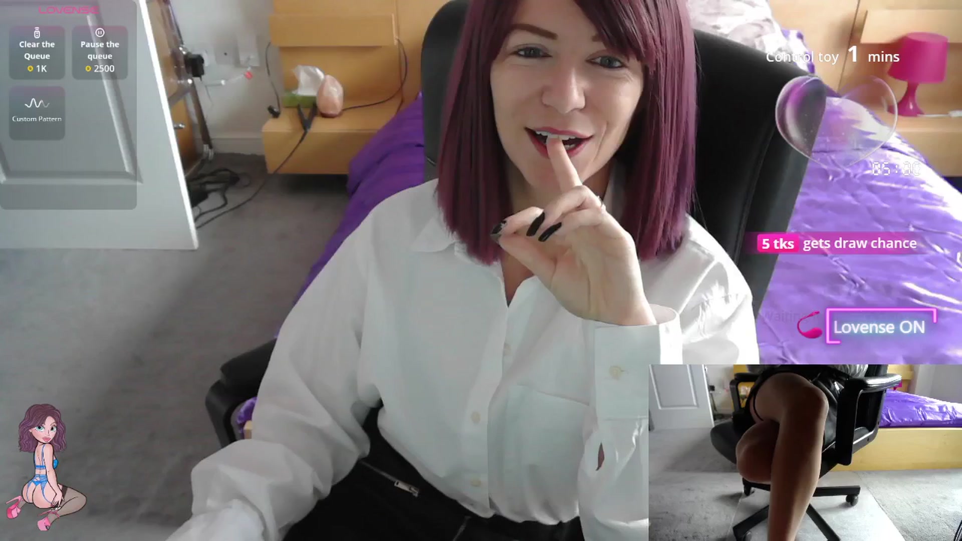 Gallery image thumbnail from size2shoes's myfreecams stream on, 09/16/2025, 11:44 image 4 of 20