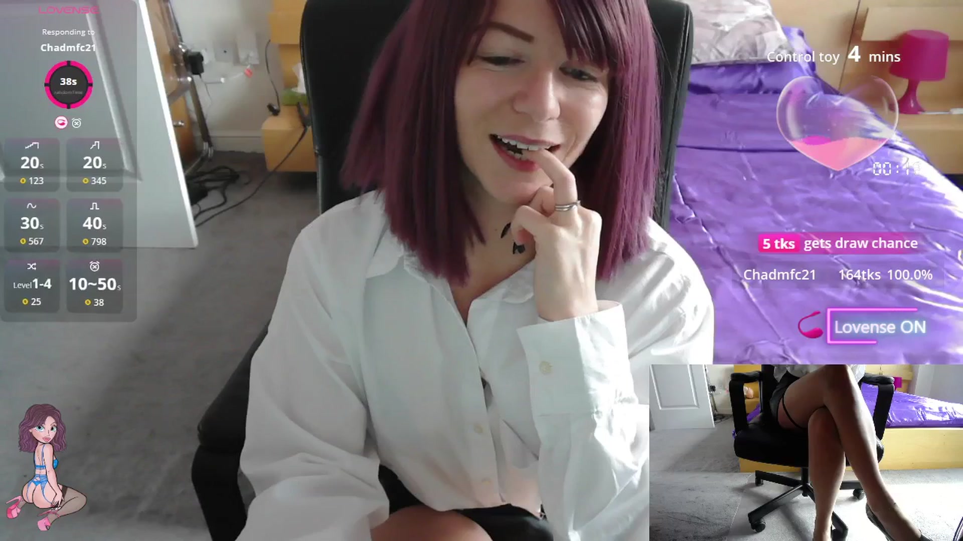 Gallery image thumbnail from size2shoes's myfreecams stream on, 09/16/2025, 11:44 image 18 of 20