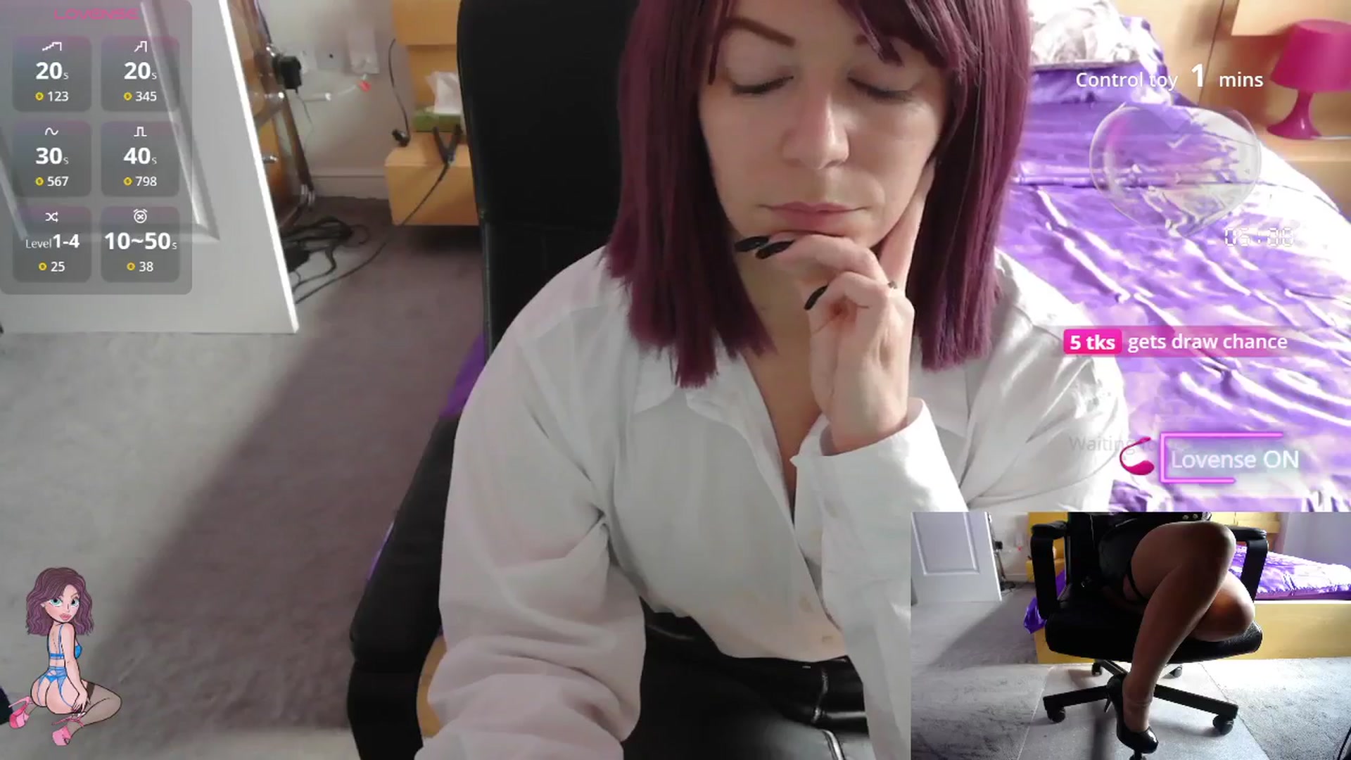 Gallery image thumbnail from size2shoes's myfreecams stream on, 09/16/2025, 14:43 image 13 of 20