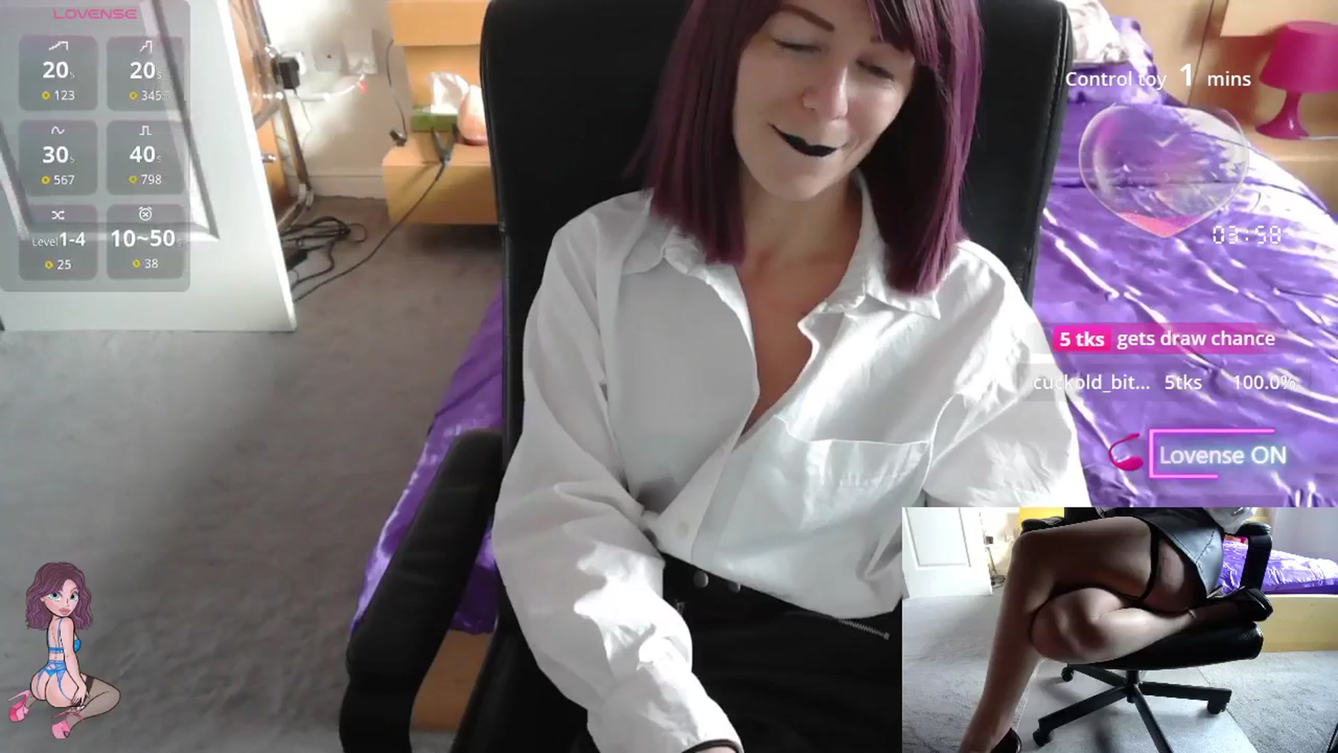 Gallery image thumbnail from size2shoes's myfreecams stream on, 09/16/2025, 15:15 image 11 of 20