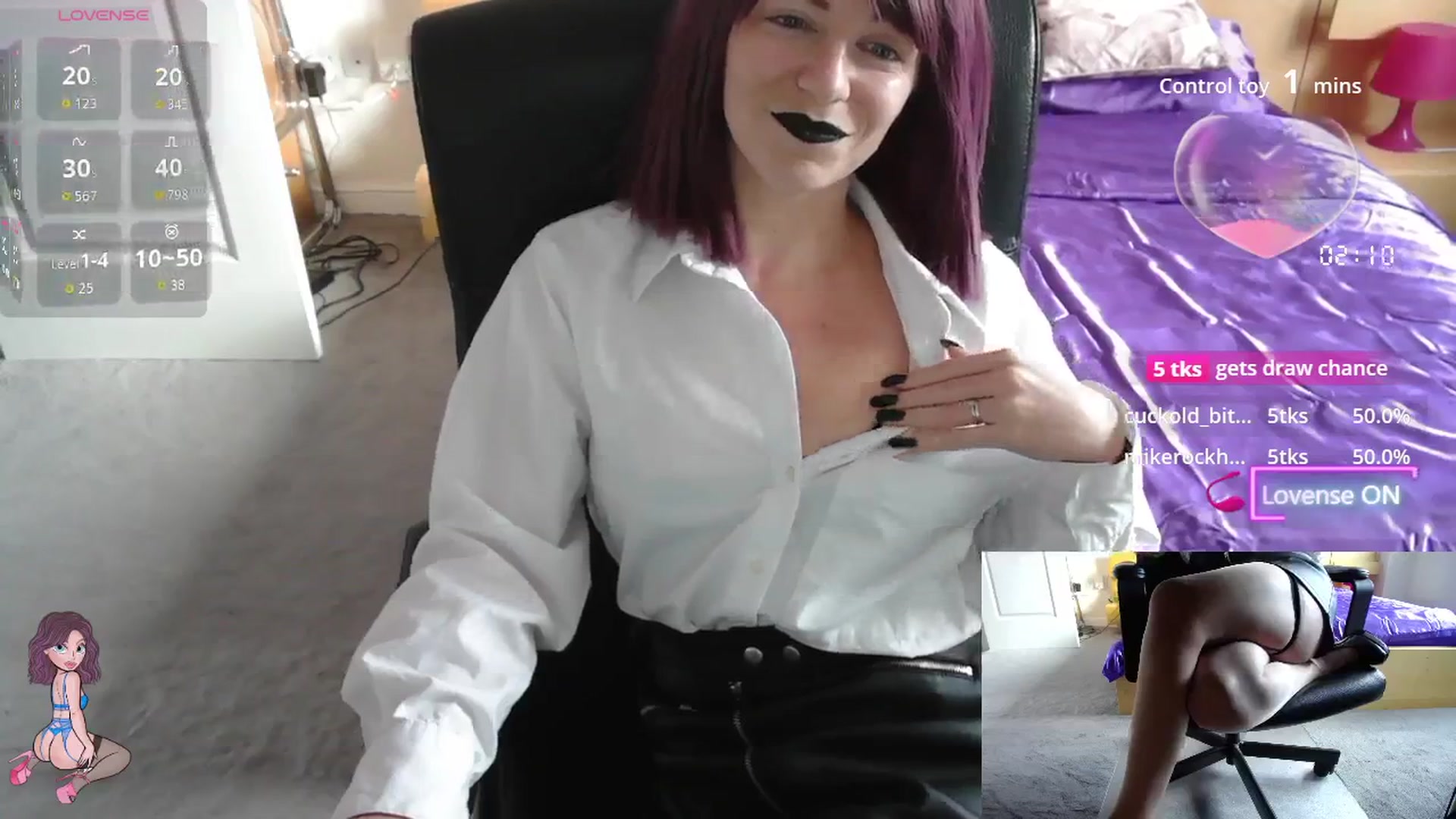Gallery image thumbnail from size2shoes's myfreecams stream on, 09/16/2025, 15:15 image 13 of 20