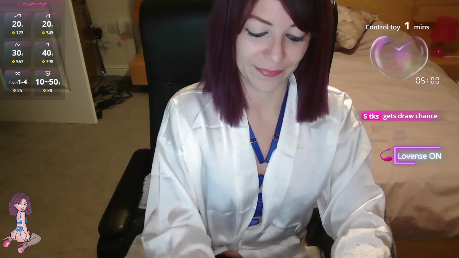 Gallery image thumbnail from size2shoes's myfreecams stream on, 09/23/2025, 24:07 image 17 of 20