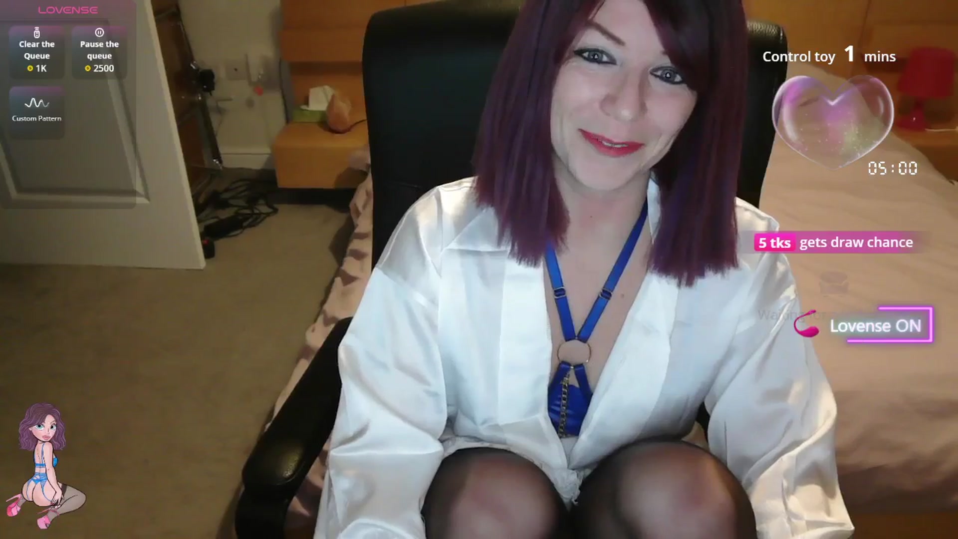 Gallery image thumbnail from size2shoes's myfreecams stream on, 09/23/2025, 24:07 image 4 of 20