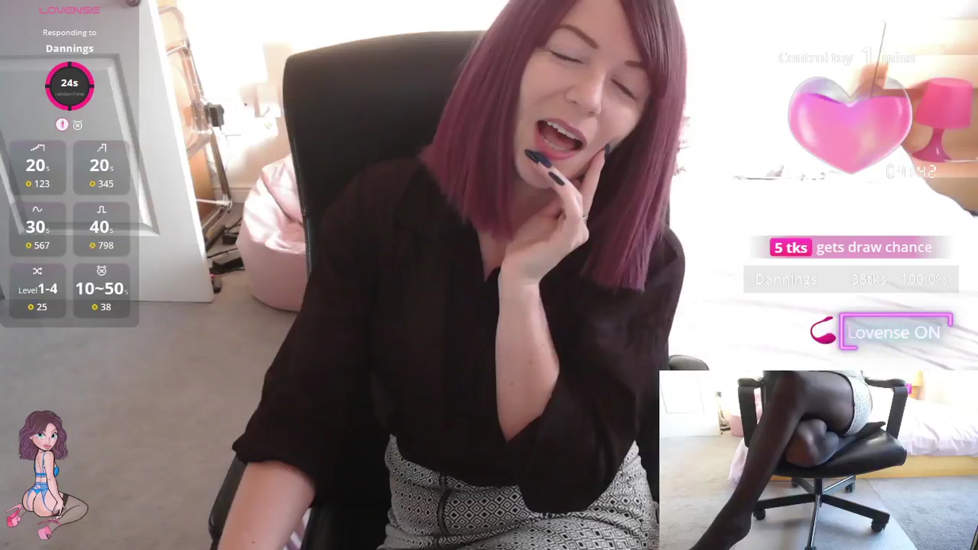 Gallery image thumbnail from size2shoes's myfreecams stream on, 09/29/2025, 15:55 image 17 of 20