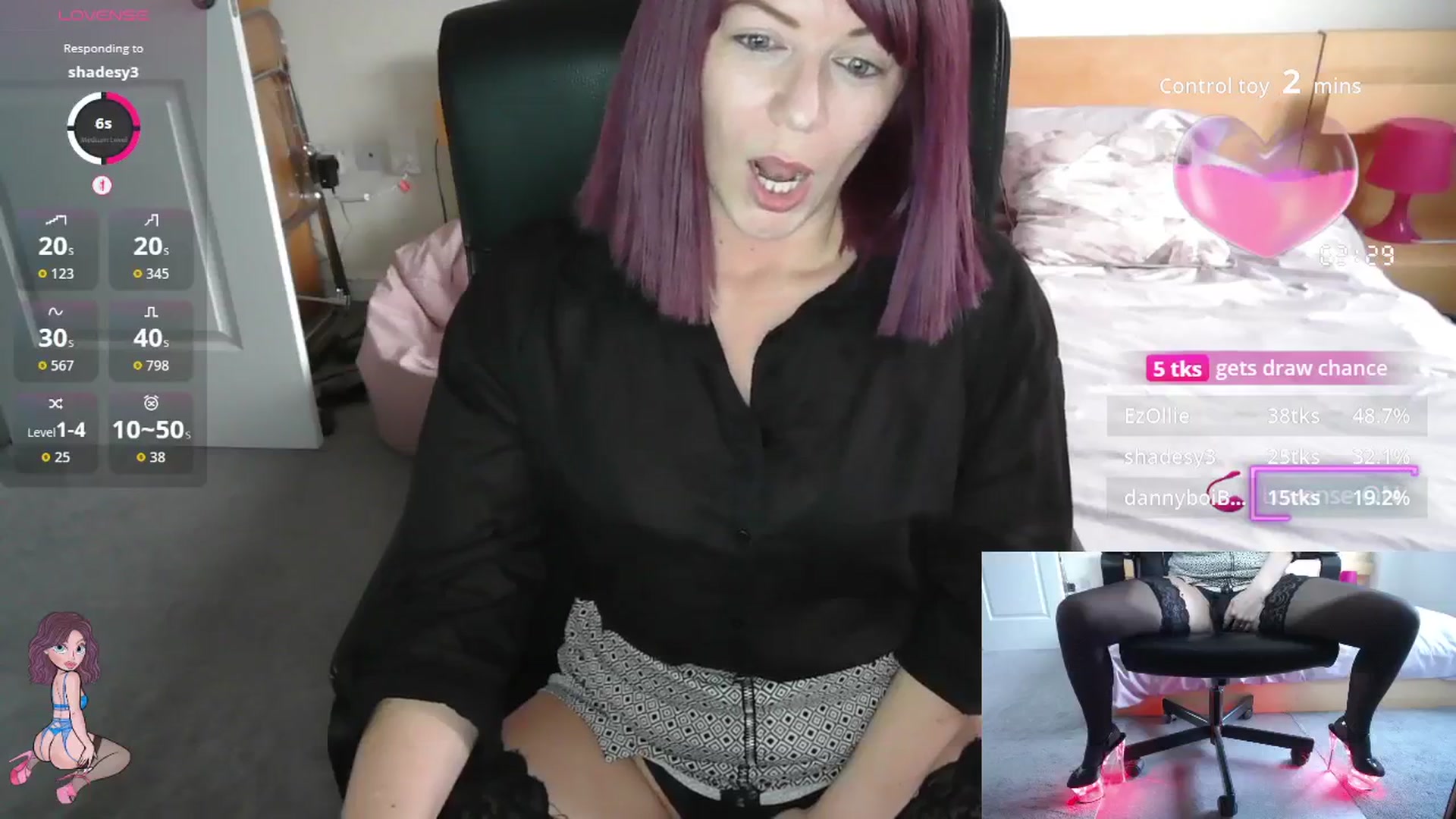 Gallery image thumbnail from size2shoes's myfreecams stream on, 09/29/2025, 18:08 image 13 of 20