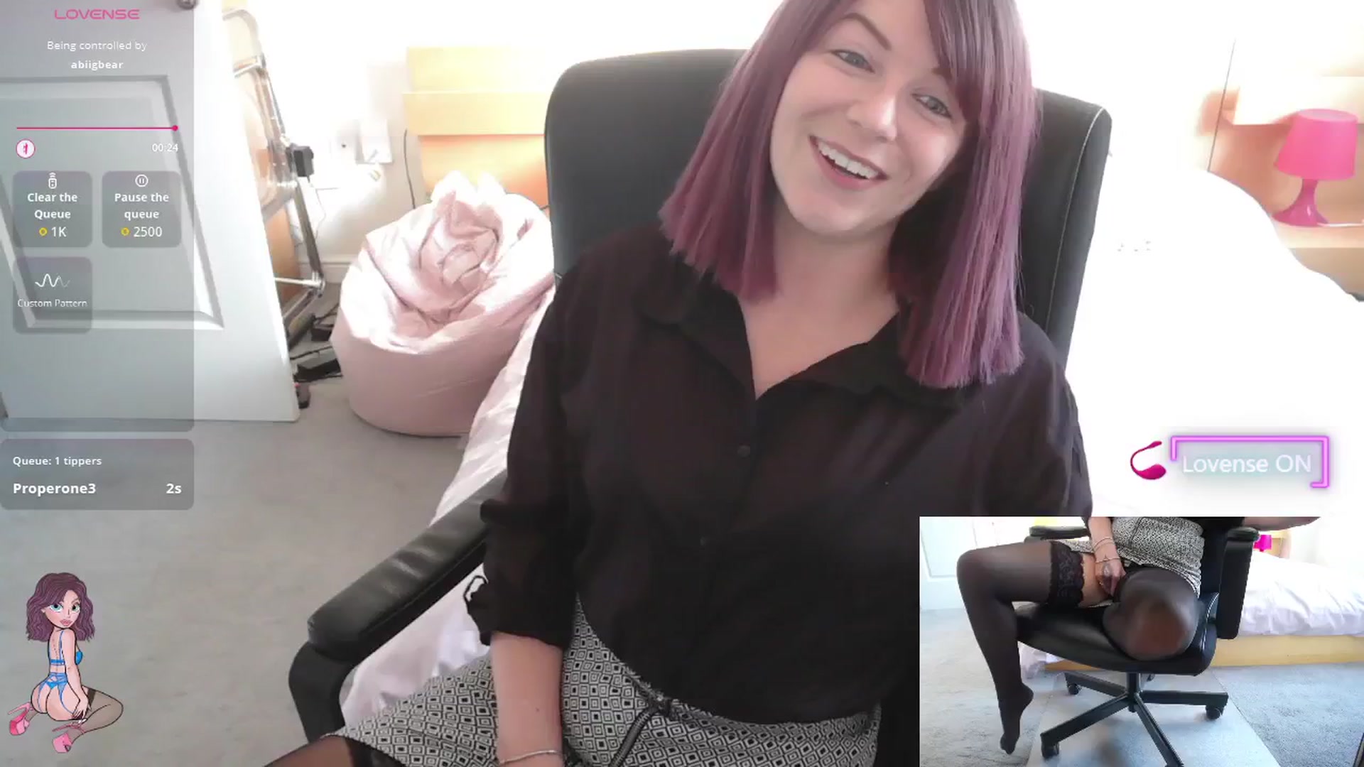 Gallery image thumbnail from size2shoes's myfreecams stream on, 09/29/2025, 18:08 image 2 of 20