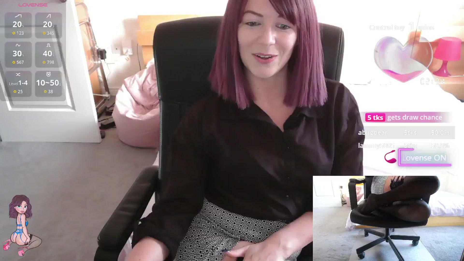 Gallery image thumbnail from size2shoes's myfreecams stream on, 09/29/2025, 18:08 image 5 of 20