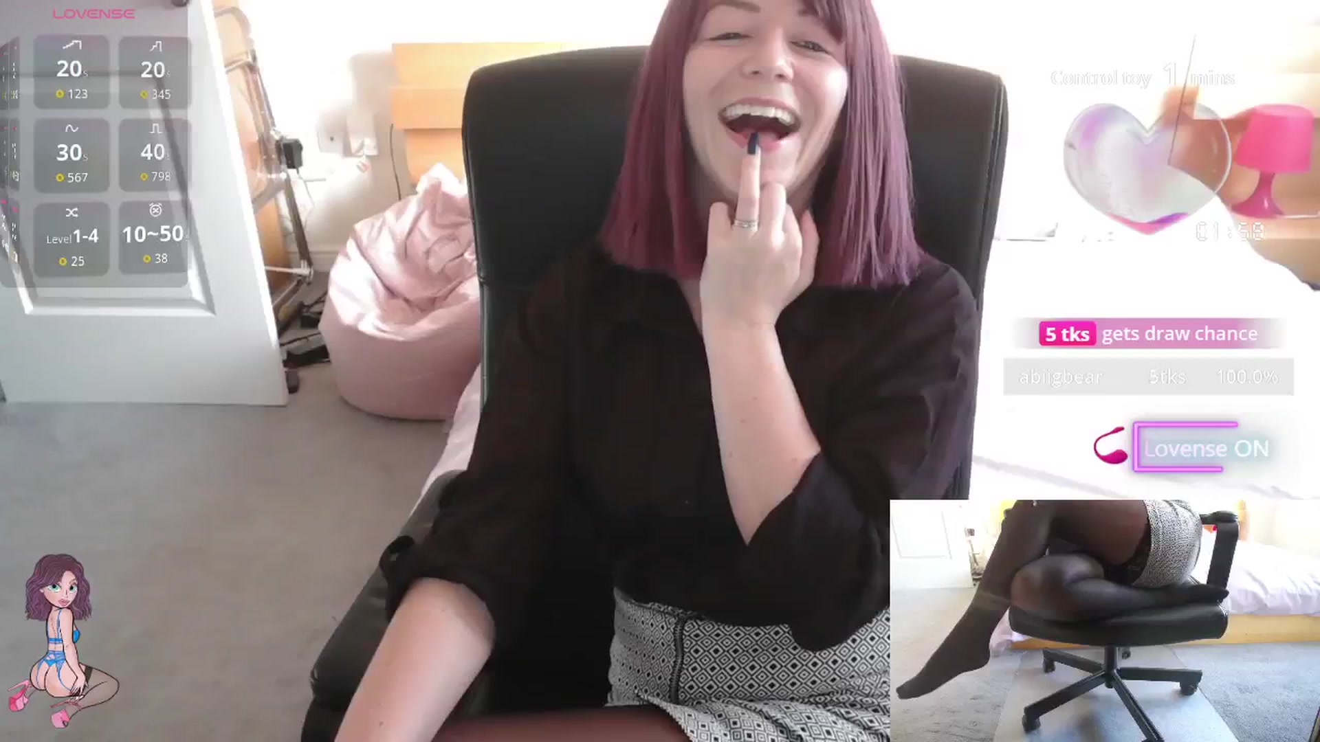 Gallery image thumbnail from size2shoes's myfreecams stream on, 09/29/2025, 18:08 image 4 of 20