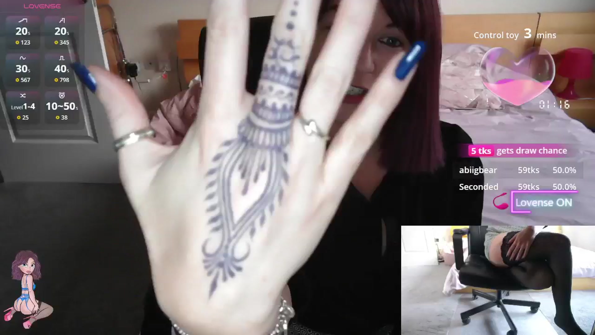 Gallery image thumbnail from size2shoes's myfreecams stream on, 09/29/2025, 18:08 image 10 of 20