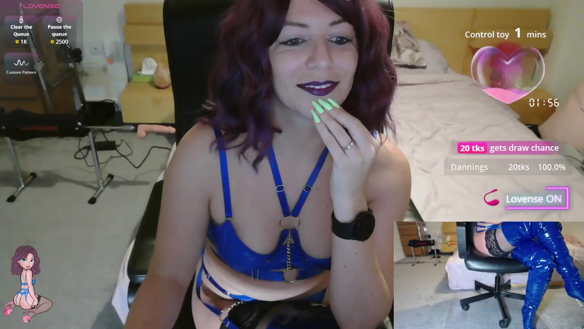 Gallery image thumbnail from size2shoes's myfreecams stream on, 10/21/2025, 21:07 image 16 of 20