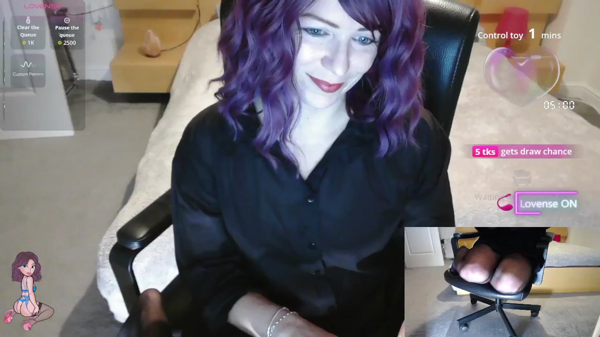 Gallery image thumbnail from size2shoes's myfreecams stream on, 11/05/2025, 20:17 image 4 of 20