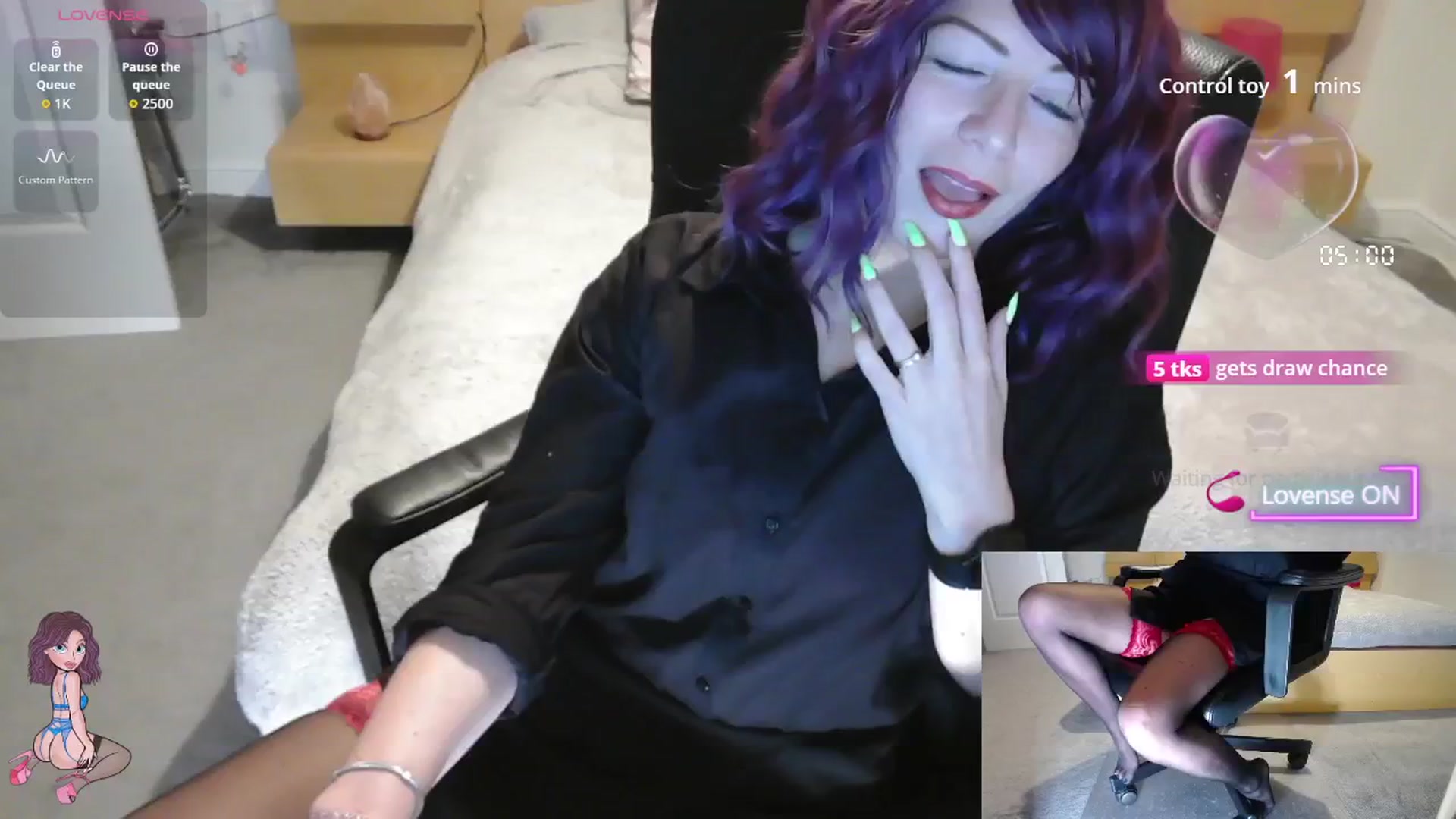 Gallery image thumbnail from size2shoes's myfreecams stream on, 11/05/2025, 20:17 image 5 of 20