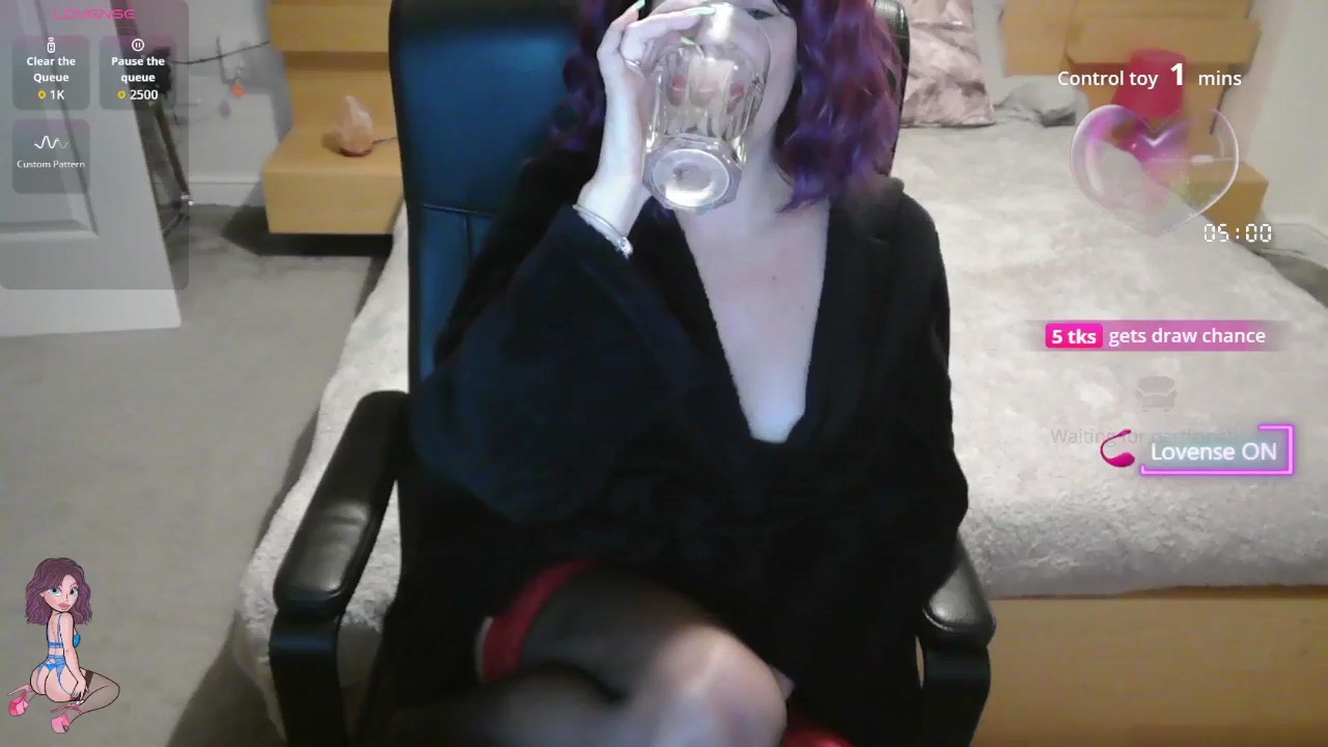Gallery image thumbnail from size2shoes's myfreecams stream on, 11/05/2025, 23:53 image 5 of 20