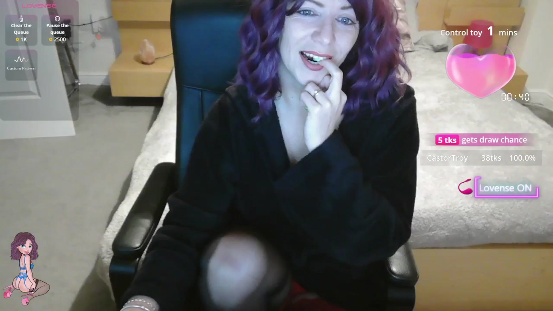 Gallery image thumbnail from size2shoes's myfreecams stream on, 11/05/2025, 23:53 image 16 of 20