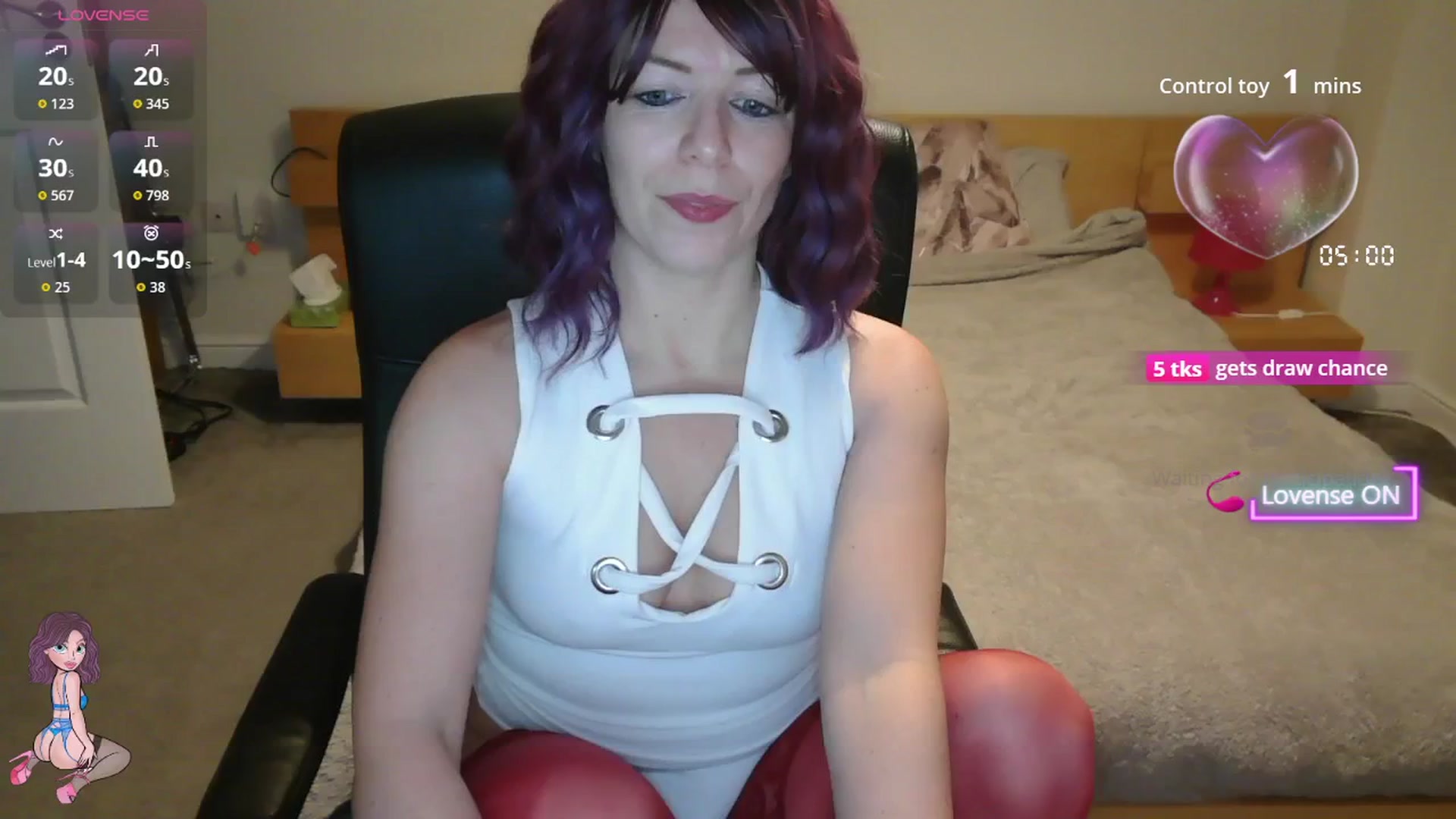 Gallery image thumbnail from size2shoes's myfreecams stream on, 11/08/2025, 24:36 image 6 of 20