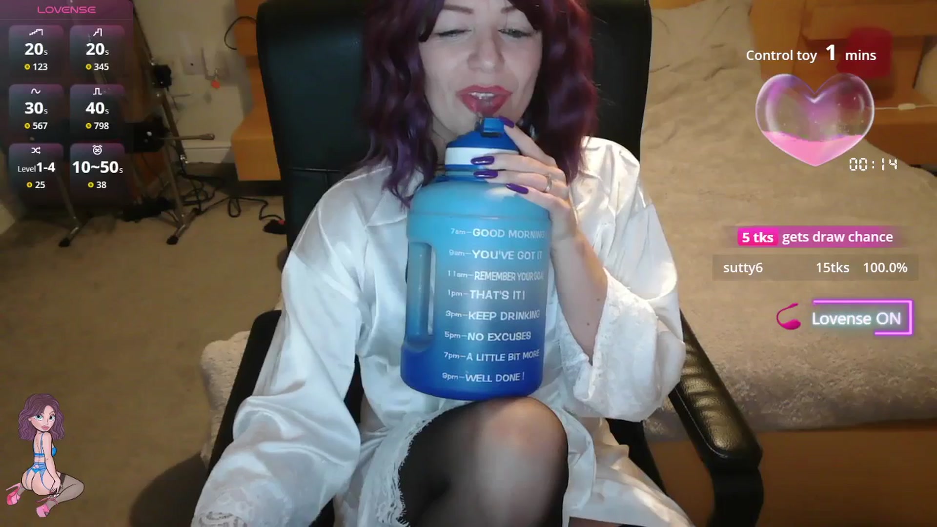 Gallery image thumbnail from size2shoes's myfreecams stream on, 11/12/2025, 24:03 image 8 of 20