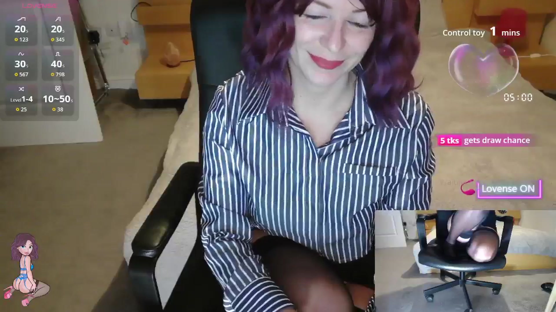 Gallery image thumbnail from size2shoes's myfreecams stream on, 11/12/2025, 17:44 image 15 of 20